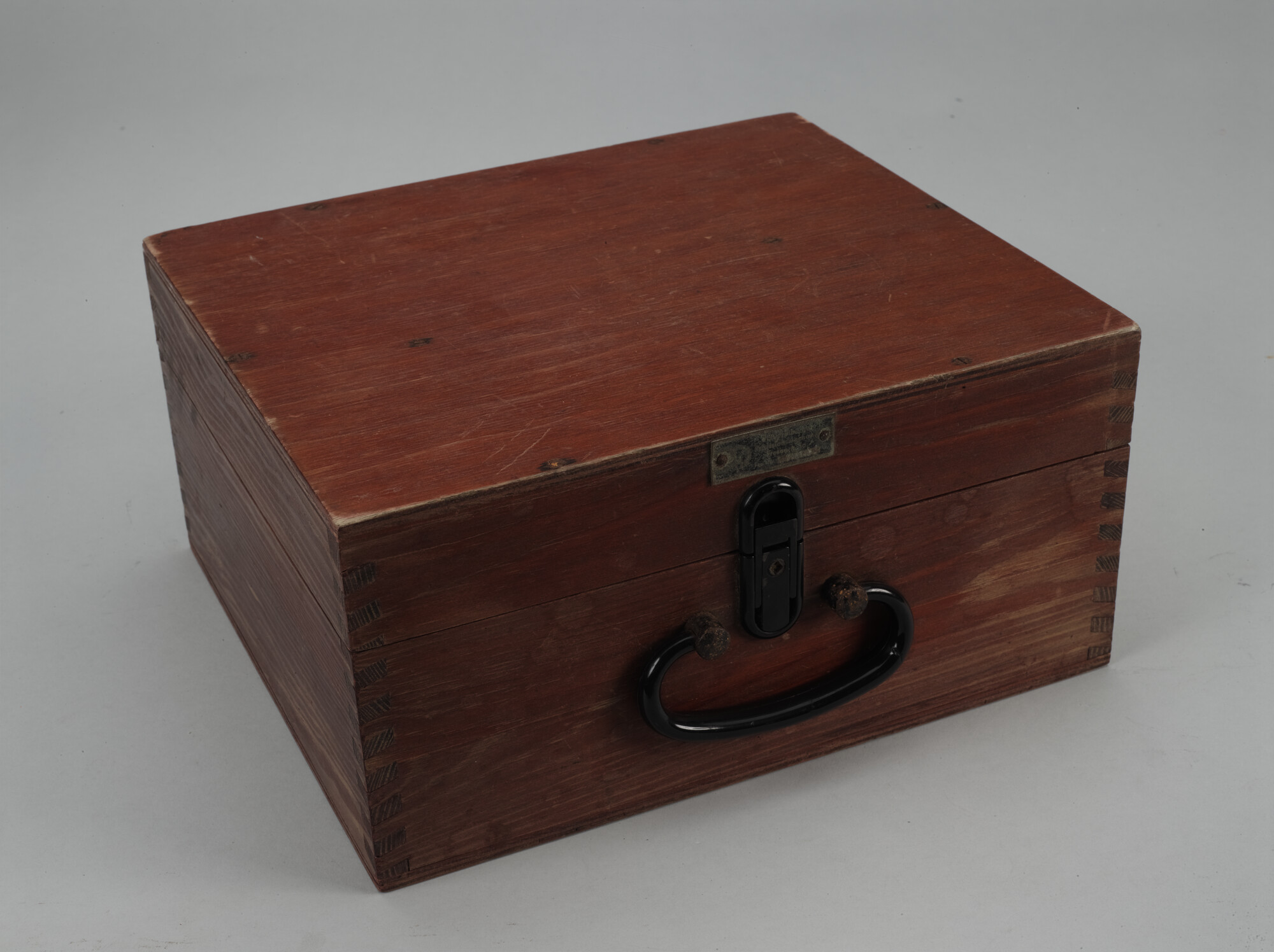 2019.1055-08; Sextant door Freiberger. Onderdeel van de uitrusting gebruikt door Herman Jansen aan boord van de Sounion; sextant