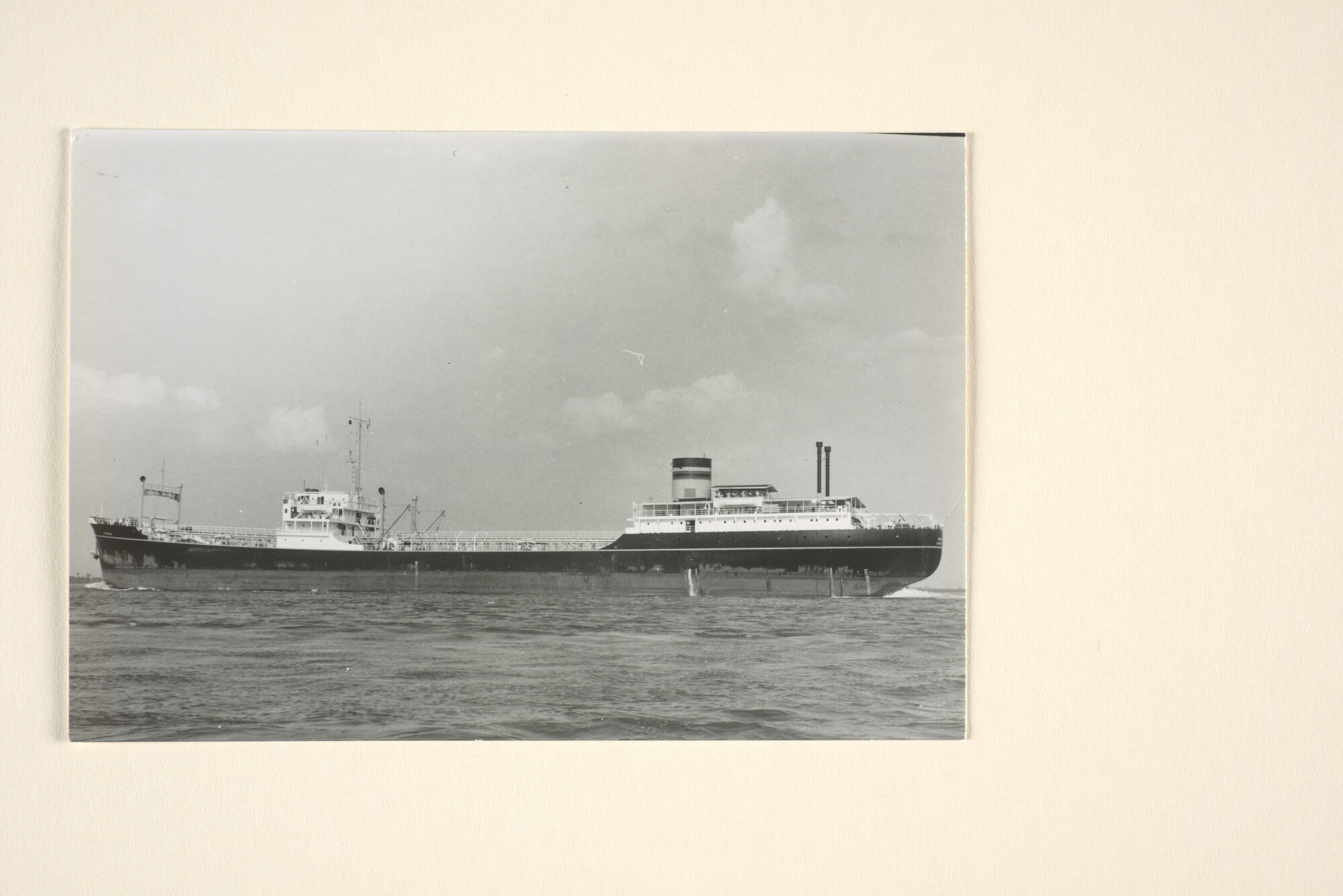 1995.6996; De tanker ts. Rossum (ex- Hilversum) van de NV; foto
