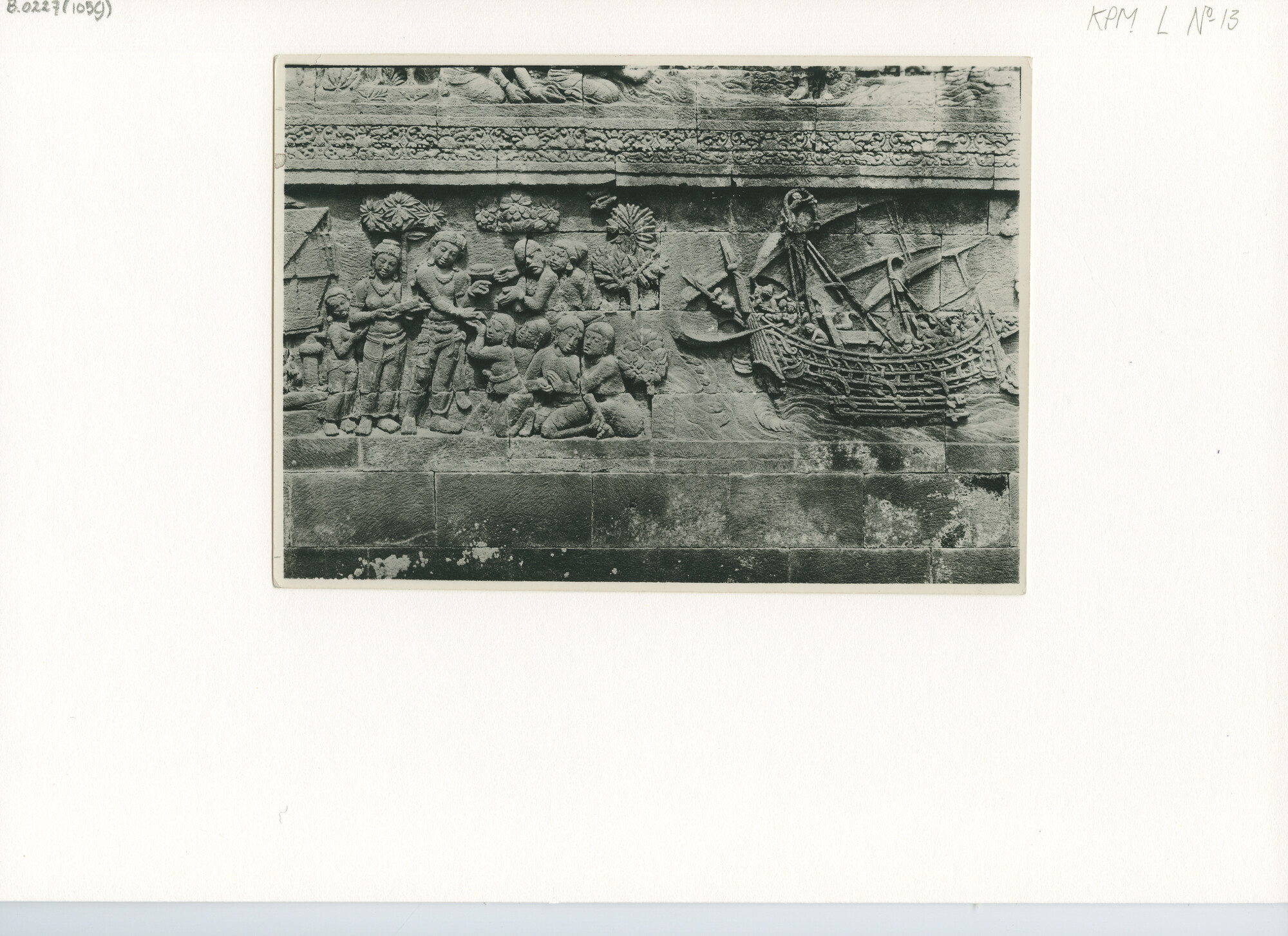 B.0227(1059); Detailfoto van de tempel te Boroboedoer (Midden Java); foto