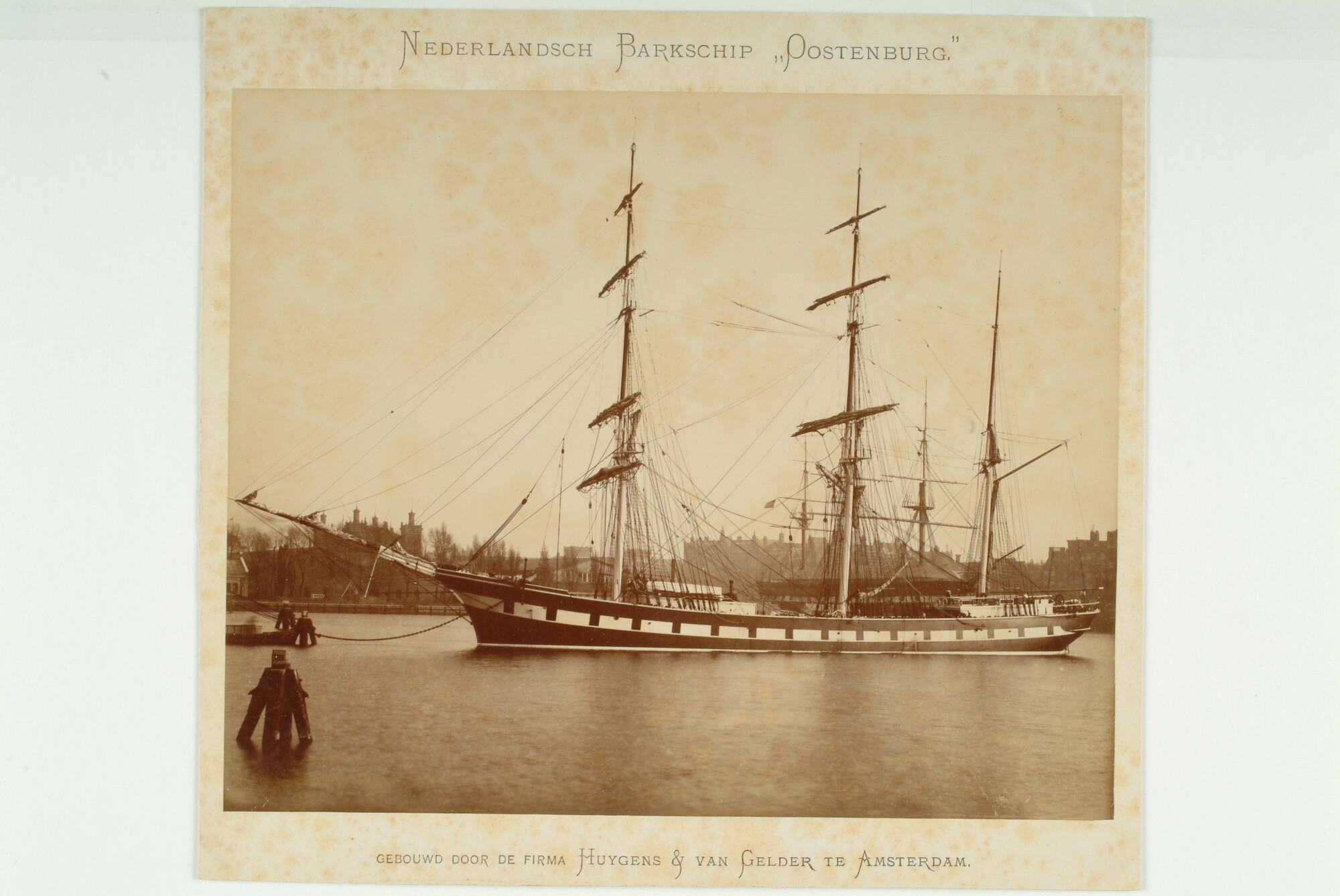 A.4254(02); De tewaterlating van het artillerie-instructieschip Hr.Ms. 'Bellona' bij de Rijkswerf te Amsterdam; foto