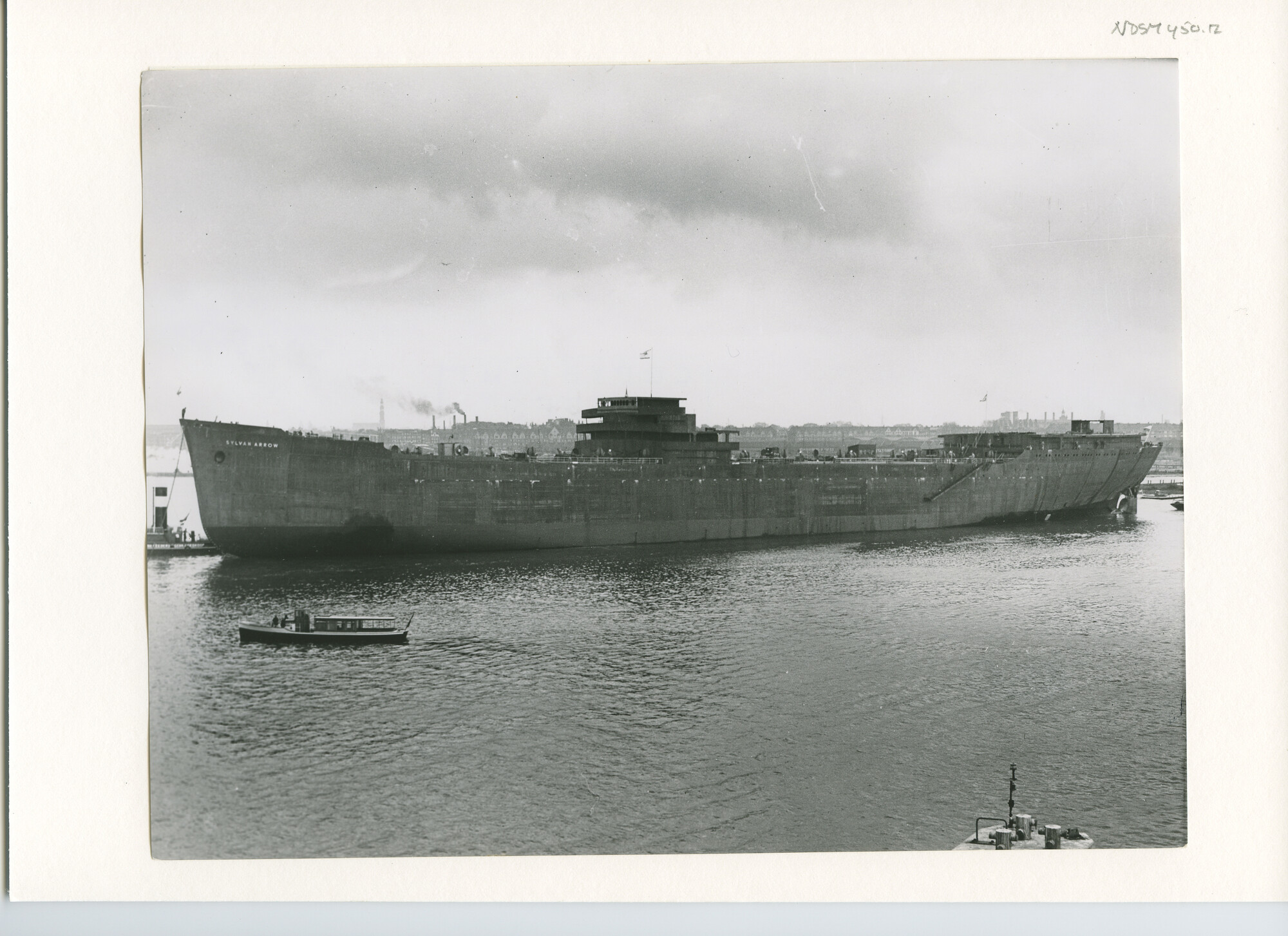 S.5444(2333)6; Foto van de tewaterlating van de tanker ts. Sylvan Arrow; foto