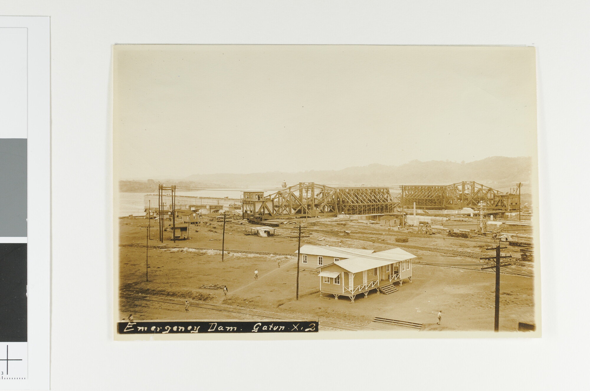 S.1422b(11); Het Panamakanaal: bouw van de nooddam bij Gatun, omstreeks 1913; foto