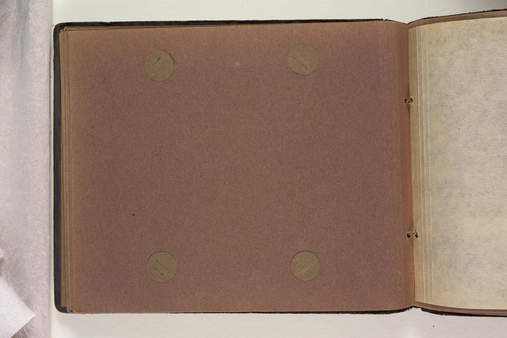 S.6156(06)c; Fotoalbum c) uit een serie van veertien uit de Collectie Job over zijn reizen; fotoalbum