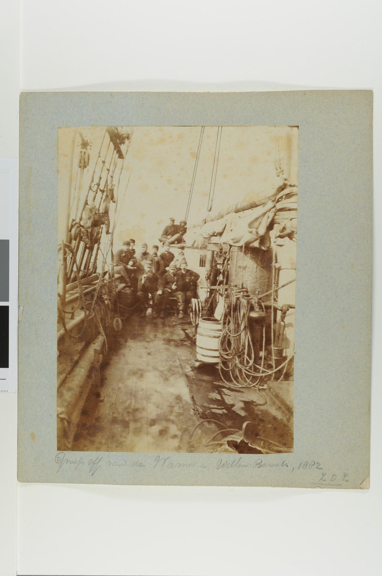 2000.1767; Groepsportret van de officieren van de 'Varna' en de 'Willem Barents'; foto