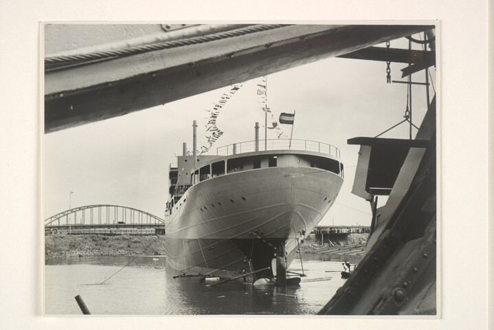 S.5219(12)0112; Foto's van de tewaterlating van het Finse vrachtschip ss. 'Pamilo' voor Enso Gutzeit te Helsinki vanaf de dwarshelling van de ASM; fotoreportage