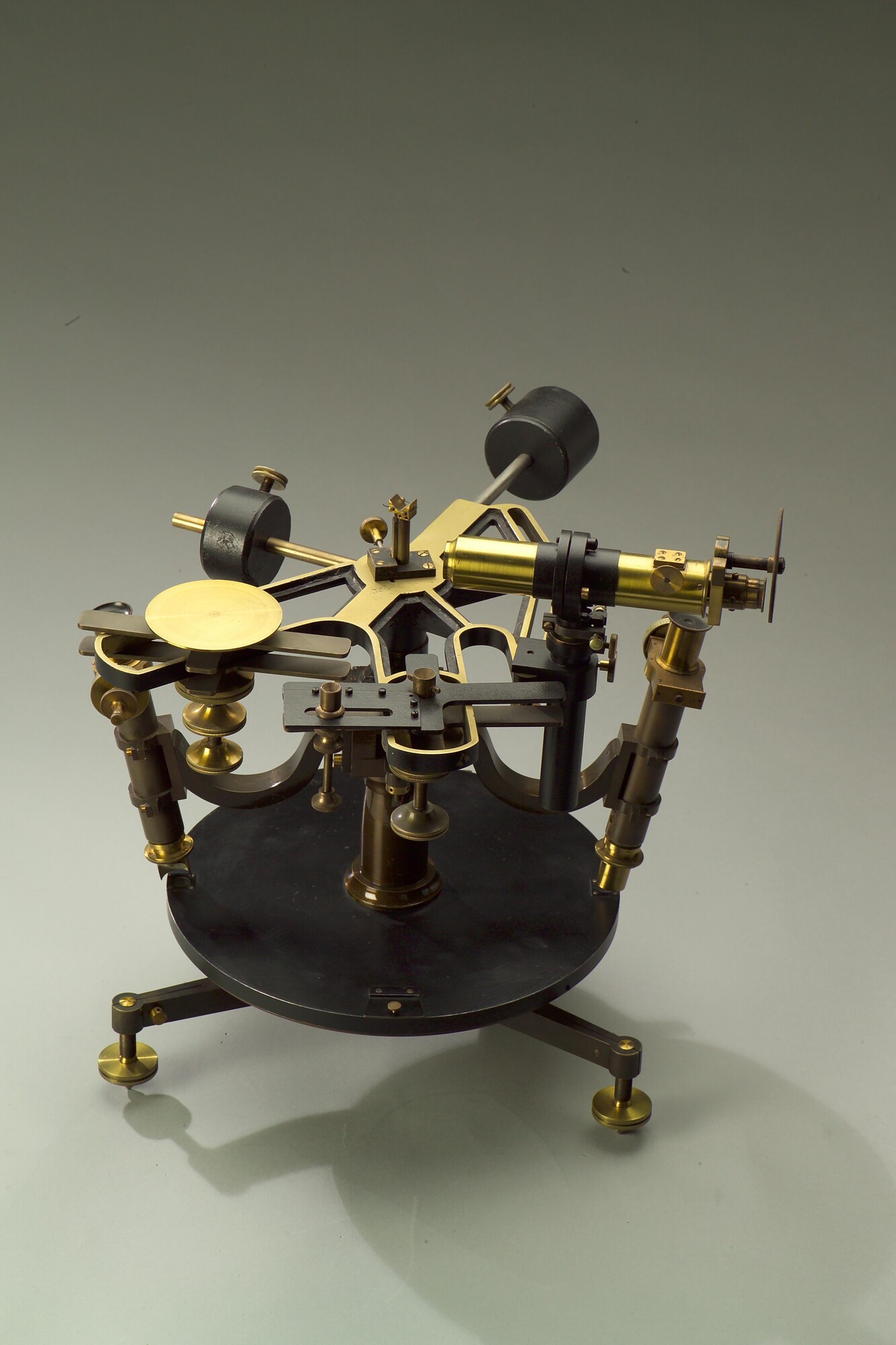 RB.0748(25); Collimator voor de keur van sextanten, met bijbehorende tafel; collimator