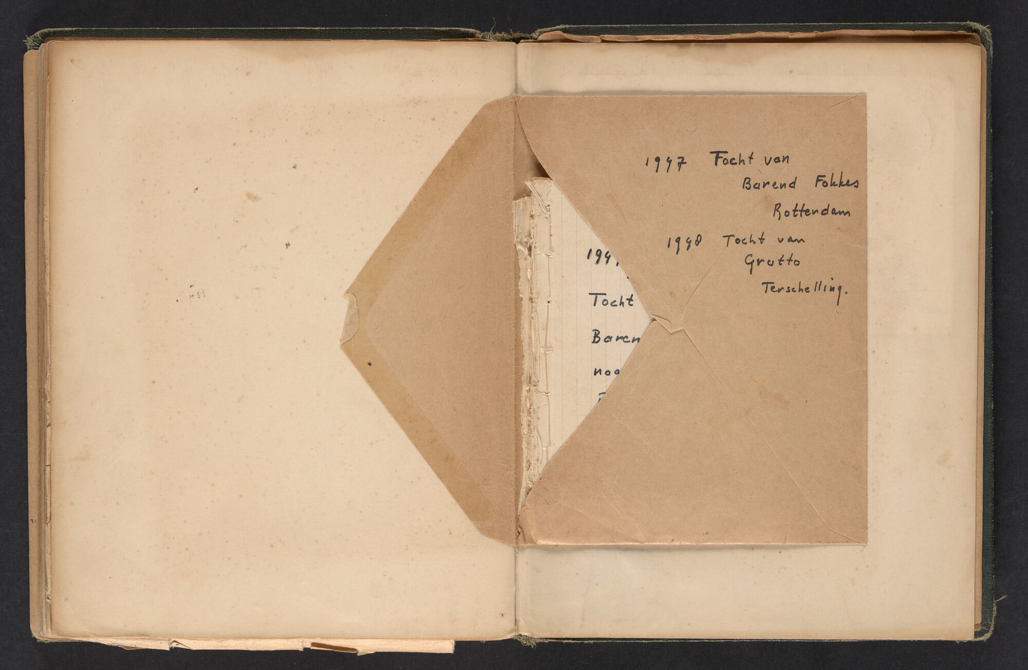 2017.0790; Logboek c.q. fotoalbum van reizen met zeeschouw Grutto in Nederland, 1949-1951; logboek