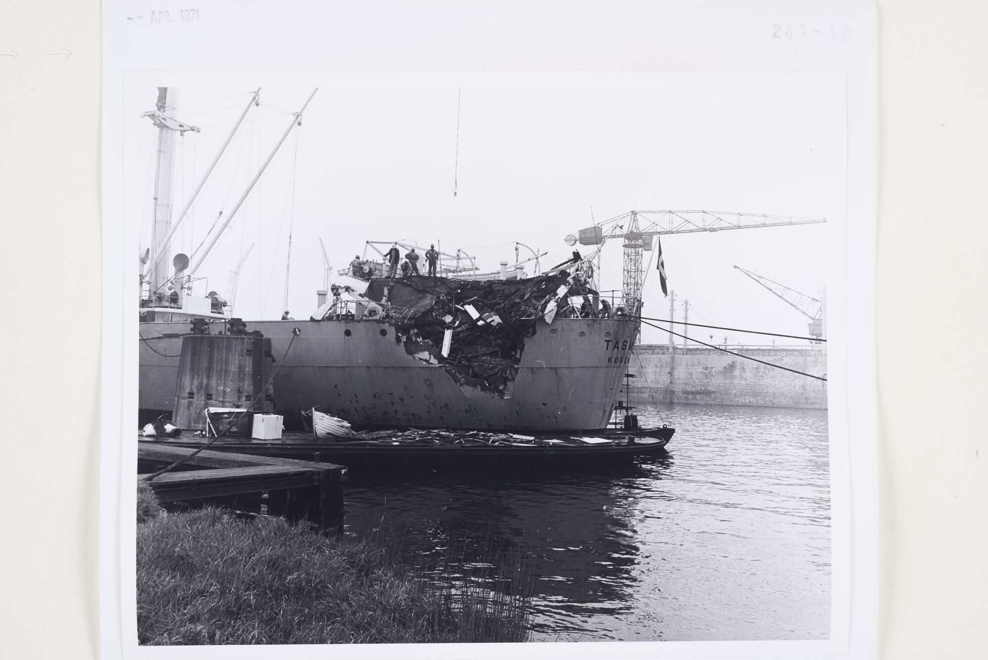 S.5444(5237)07; Foto van de reparatie van de aanvaringsschade aan het vrachtschip Tasmania; foto