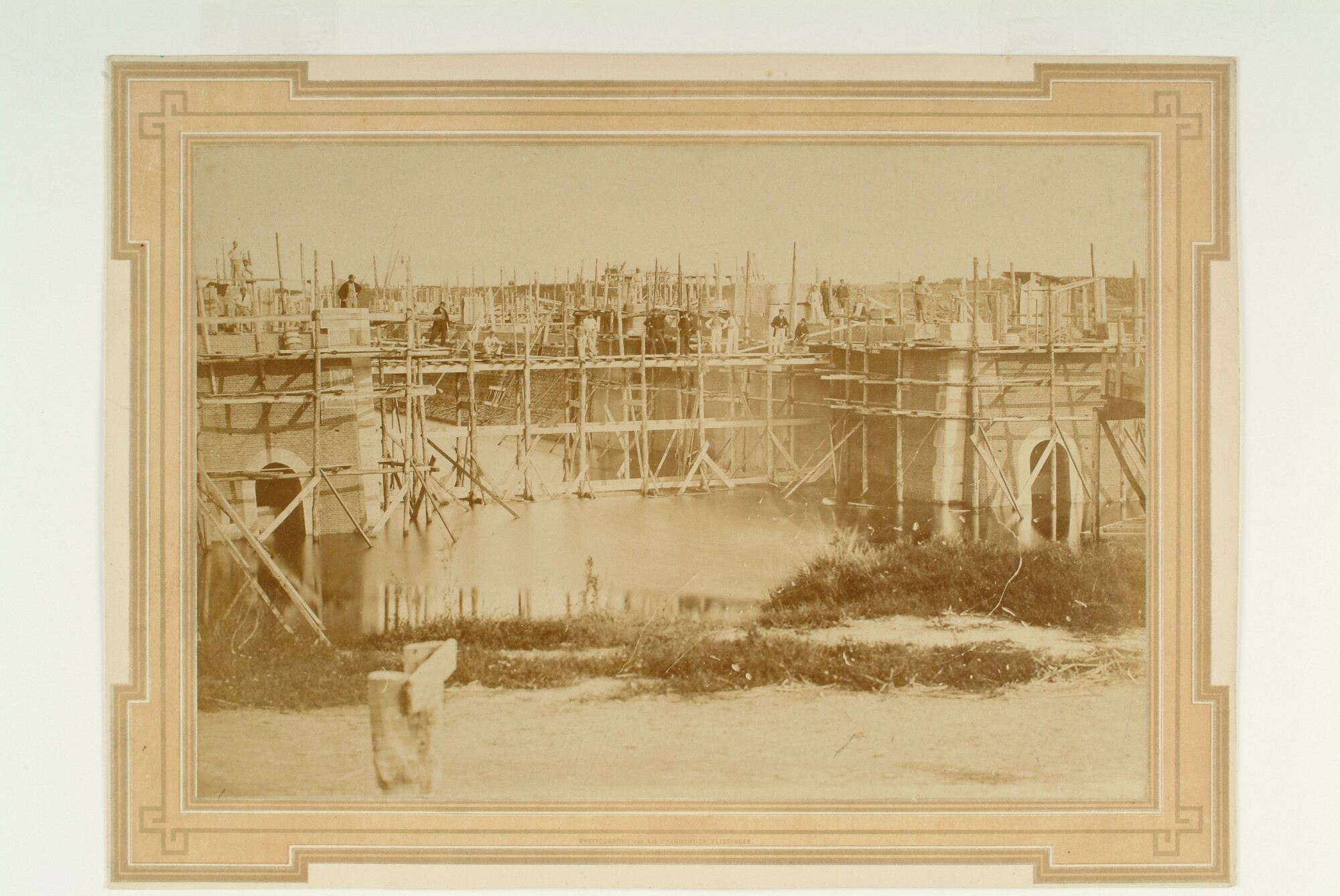 A.0813(04)b; De dubbelschutsluis, het binnensluishoofd, richting noord-west, Vlissingen; foto