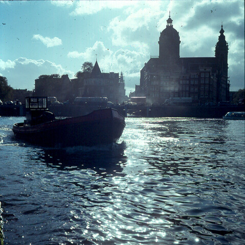 S.9100(0952); Het Open havenfront te Amsterdam; diapositief