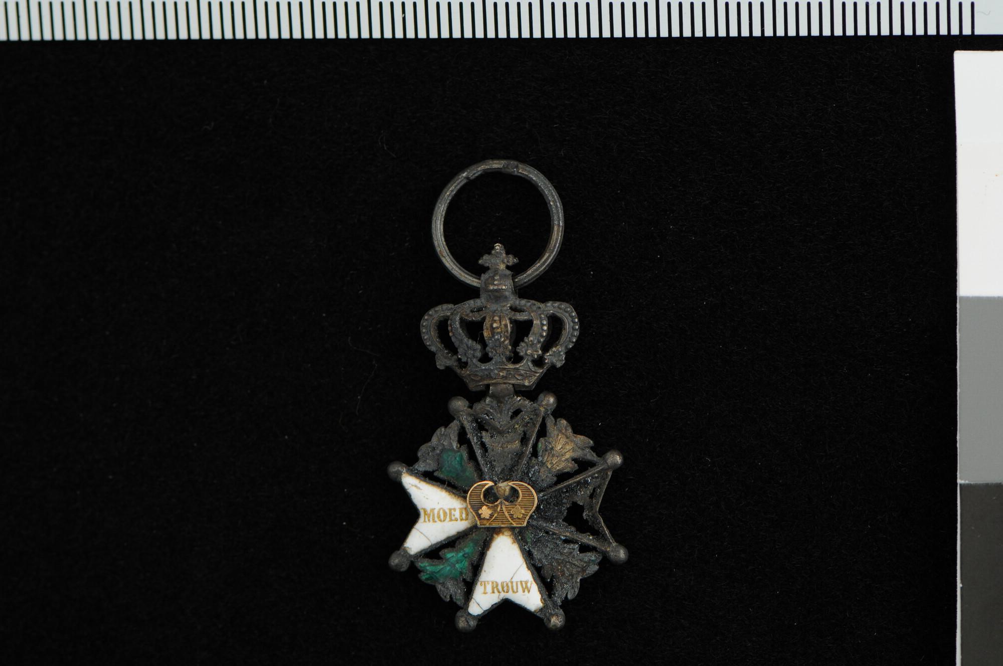 A.3049(05)2; Militaire Willems-Orde, uitgereikt aan luitenant-ter-zee eerste klasse F.X.R. 't Hooft, 1841; onderscheiding