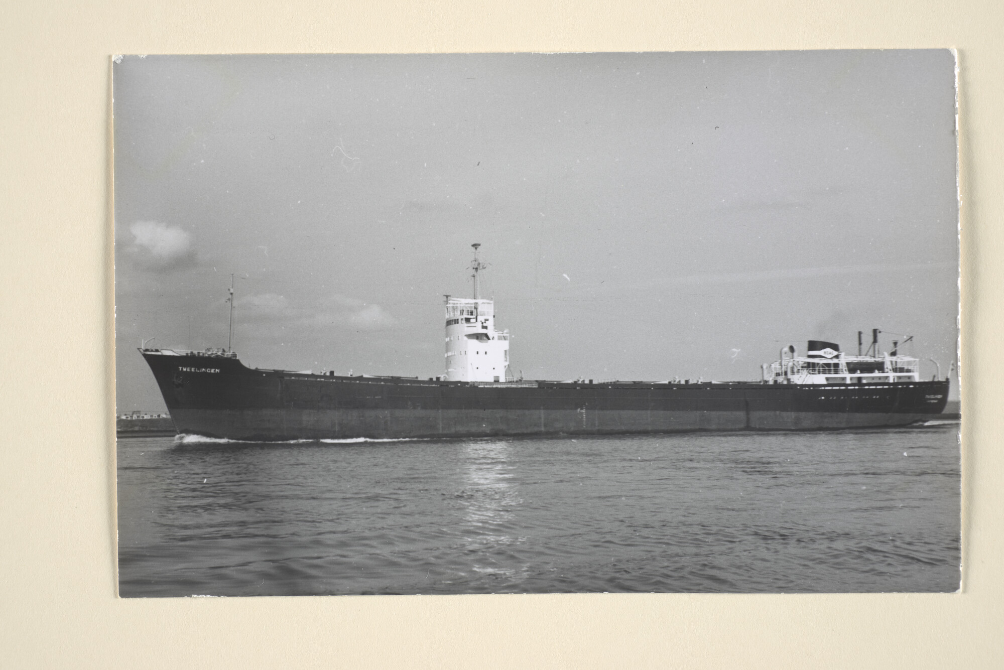1996.0945; De bulkcarrier ms. Tweelingen van de Stoomvaart Maatschappij Zeevaart [...]; foto