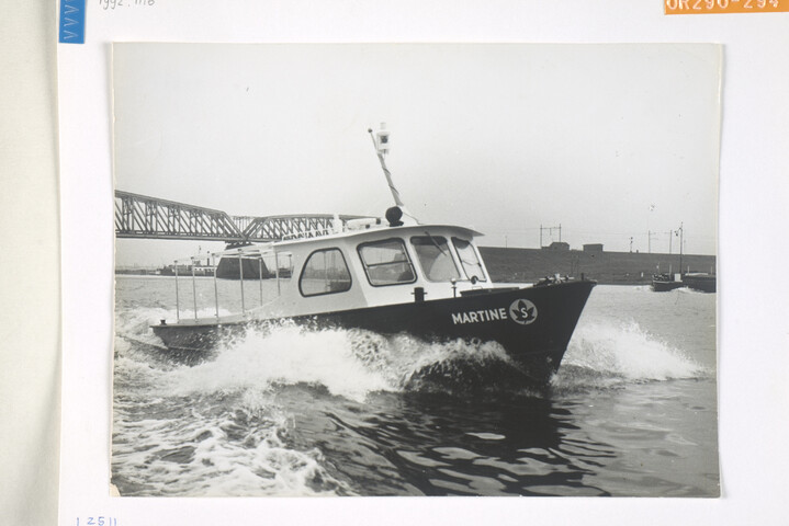 1992.1116; Het motorbootje 'Martine', tijdens de proefvaart; foto