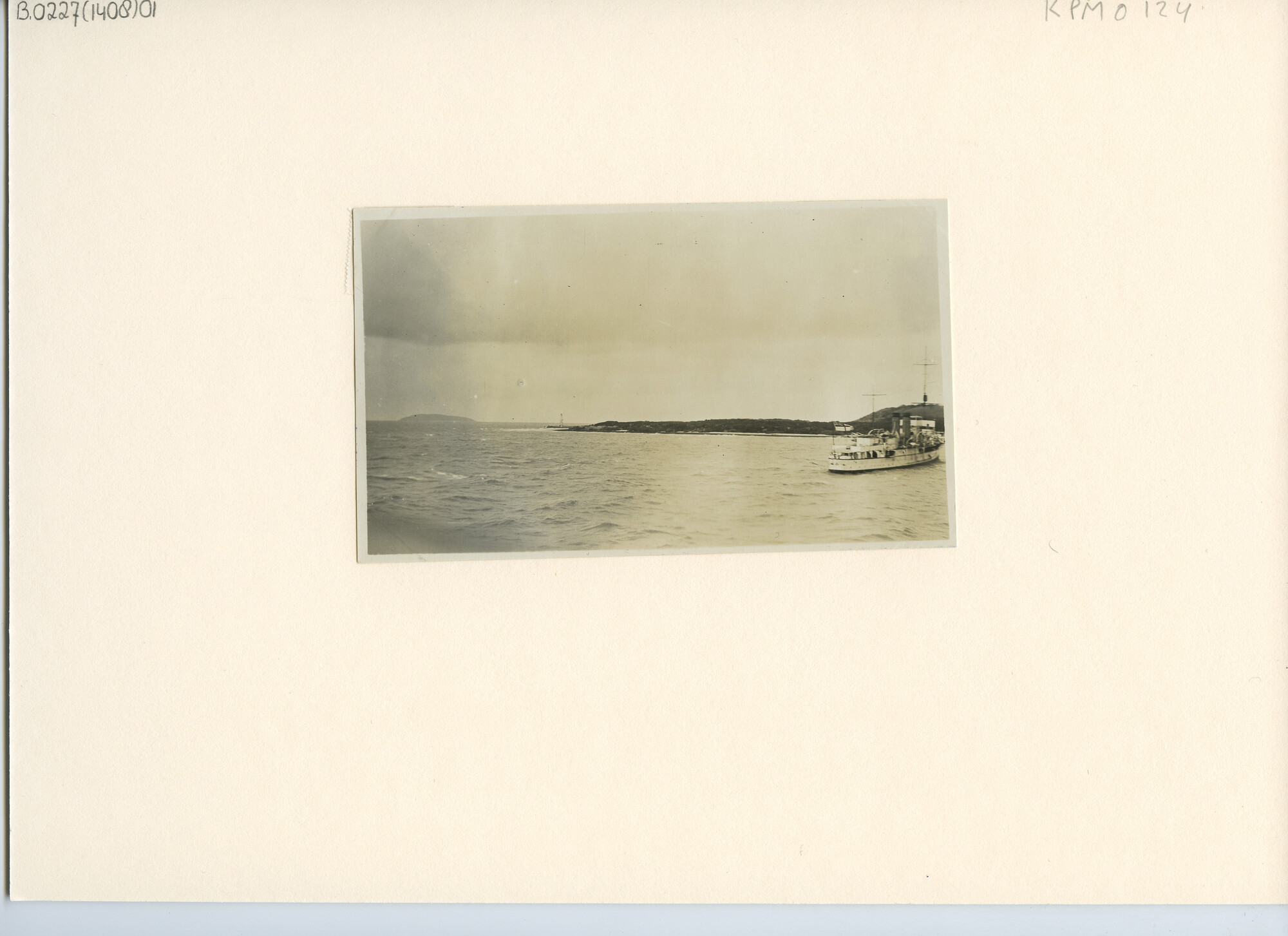 B.0227(1408)01; Foto van de berging van het passagiersschip ss. Tasman; foto