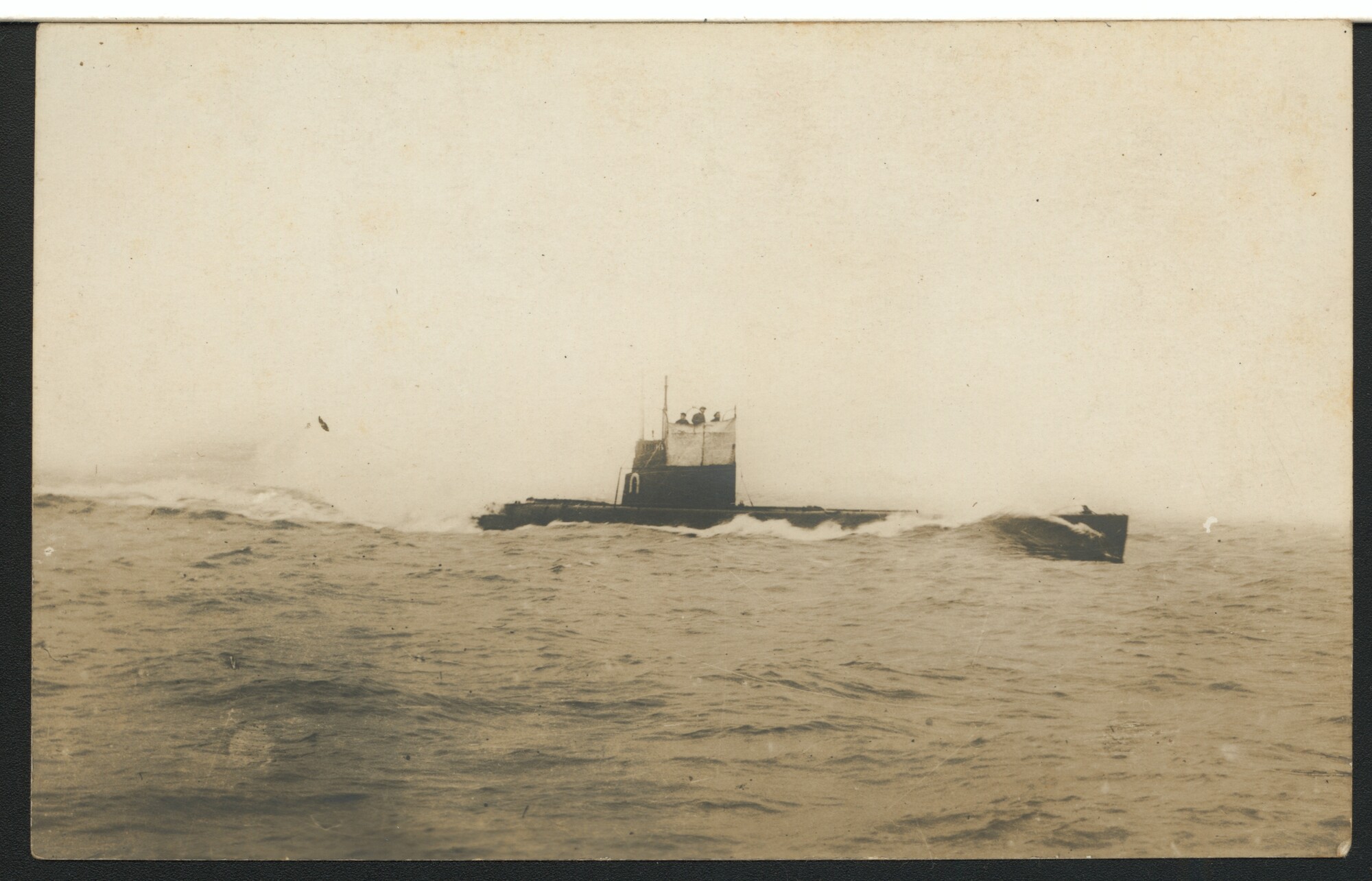 A.2867(01)026; De onderzeeboot Hr.Ms. 'K I' mogelijk tijdens een proefvaart op zee; prentbriefkaart
