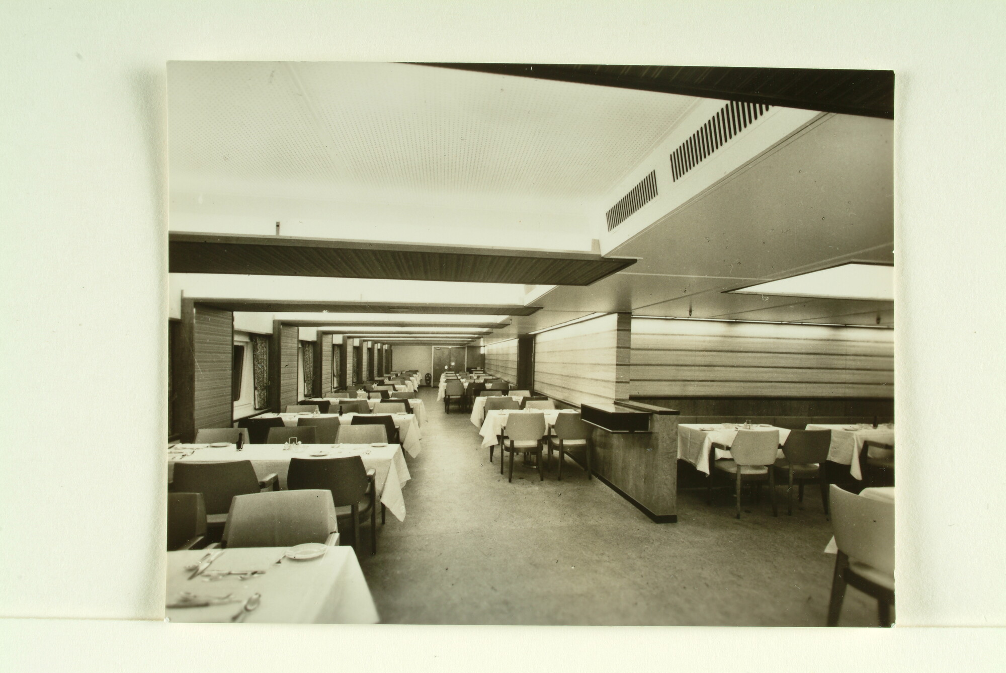 2004.0230; Schip en interieur foto's van ms. "Koningin Wilhelmina"; fotoreportage