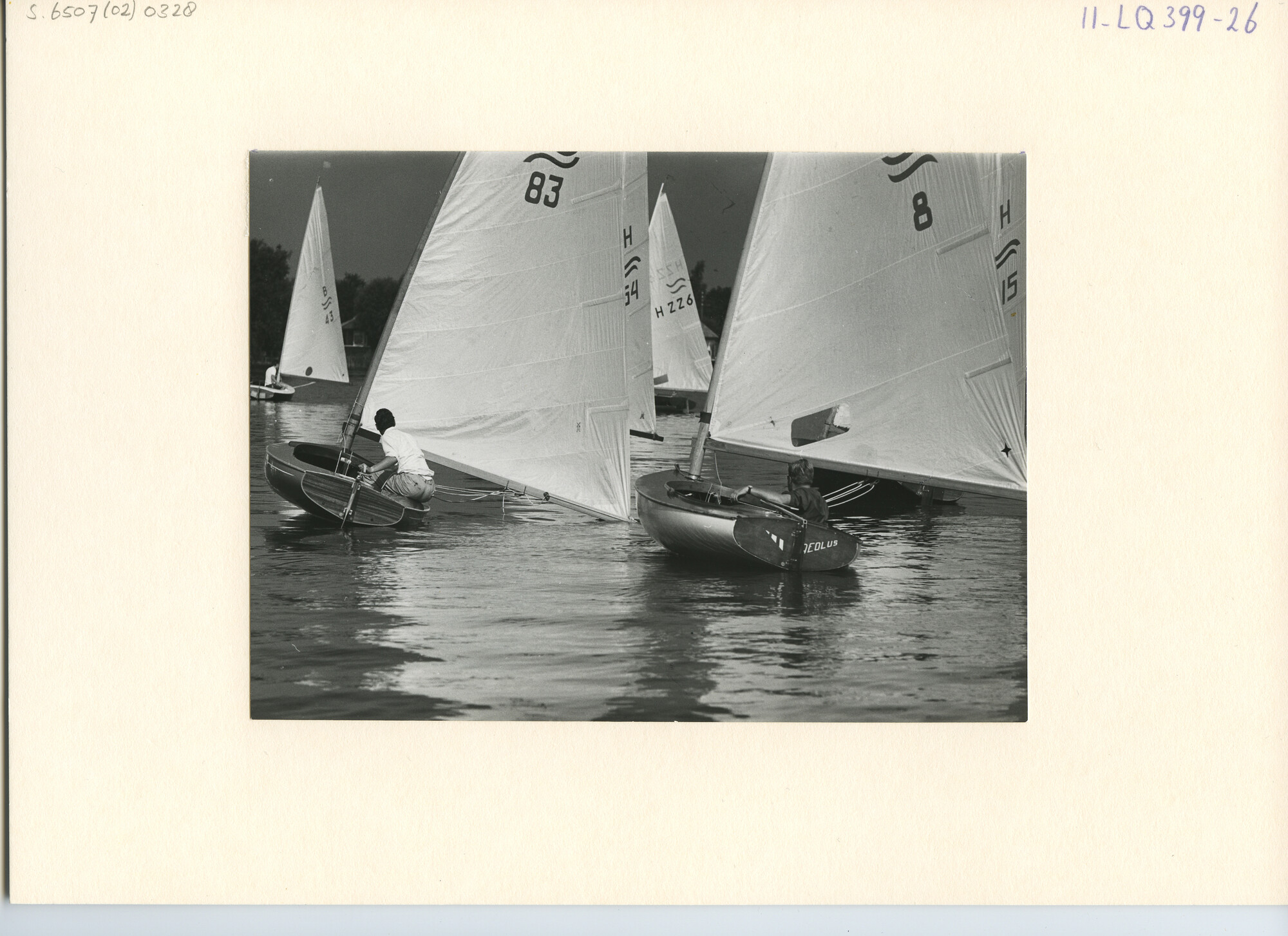 S.6507(02)0328.03; Zwart-wit foto van Finnjollen tijdens de windstille Hollandweek I 1963; foto