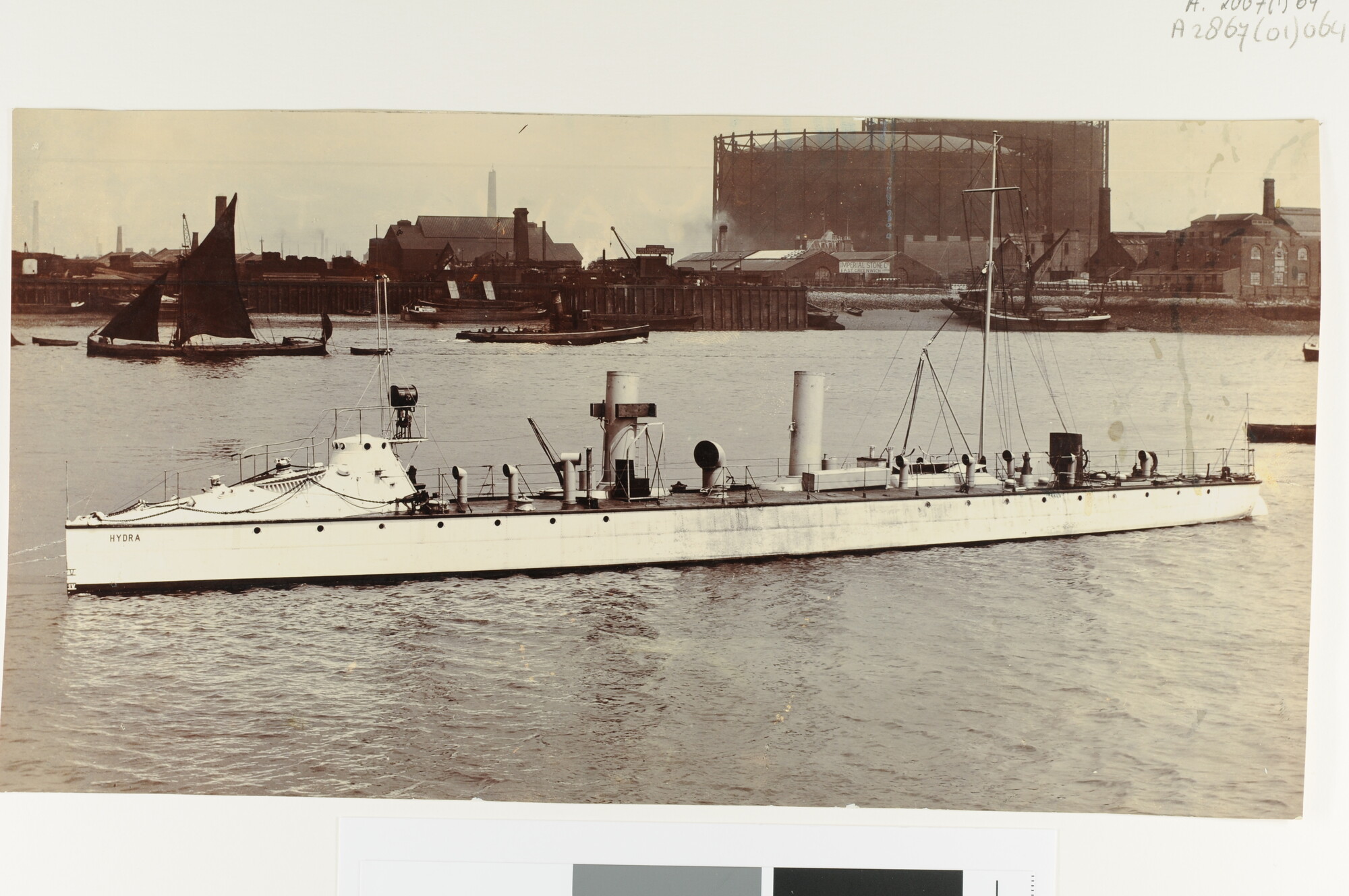 A.2867(01)064; De torpedoboot Hr.Ms. 'Hydra' afgemeerd te Poplar (Londen); foto