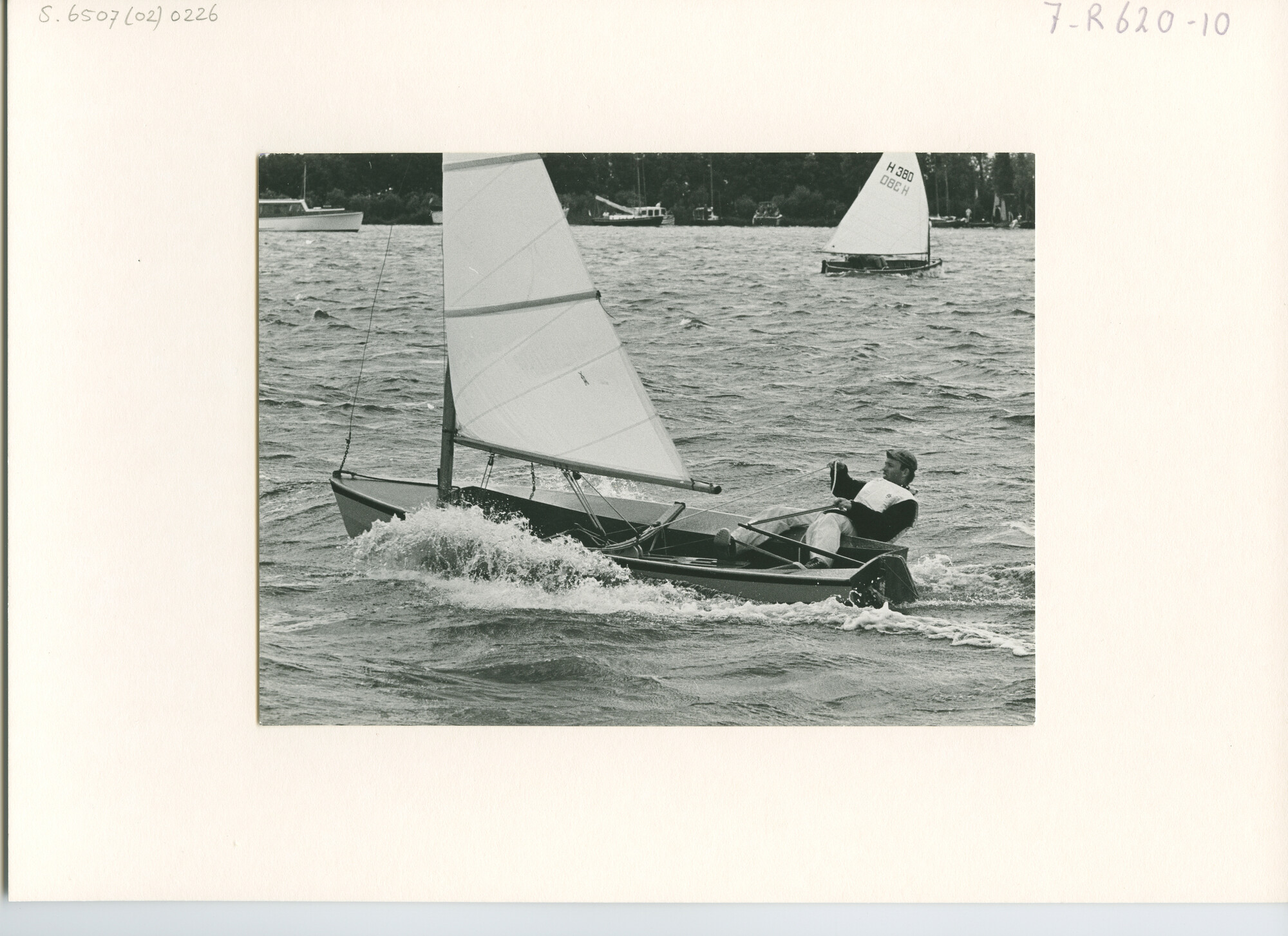S.6507(02)0226.03; Zwart-wit foto van de Solo-klasse A tijdens de Kaagweek 1964; foto