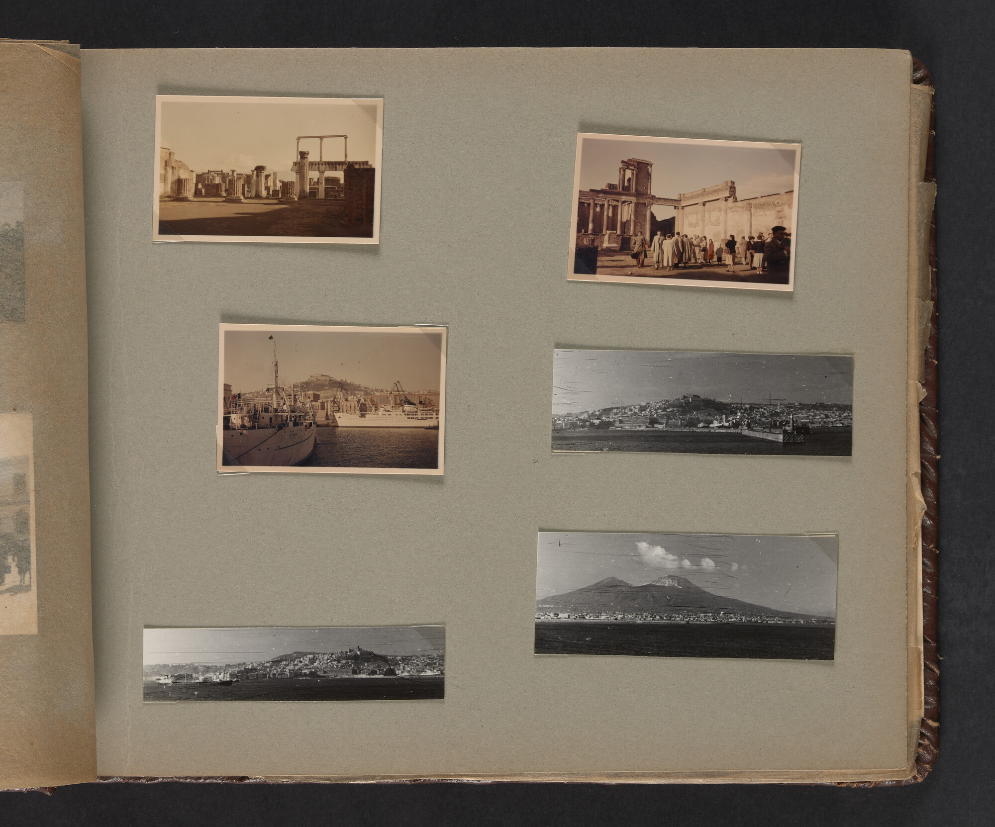 2019.0671; Fotoalbum van het echtpaar Jan van der Meer Mohr en Johanna van der Meer Mohr-van Ruler van hun reis op ms. Oranje van Tandjong Priok naar Amsterdam tussen 18 december 1953 en 7 januari 1954; fotoalbum