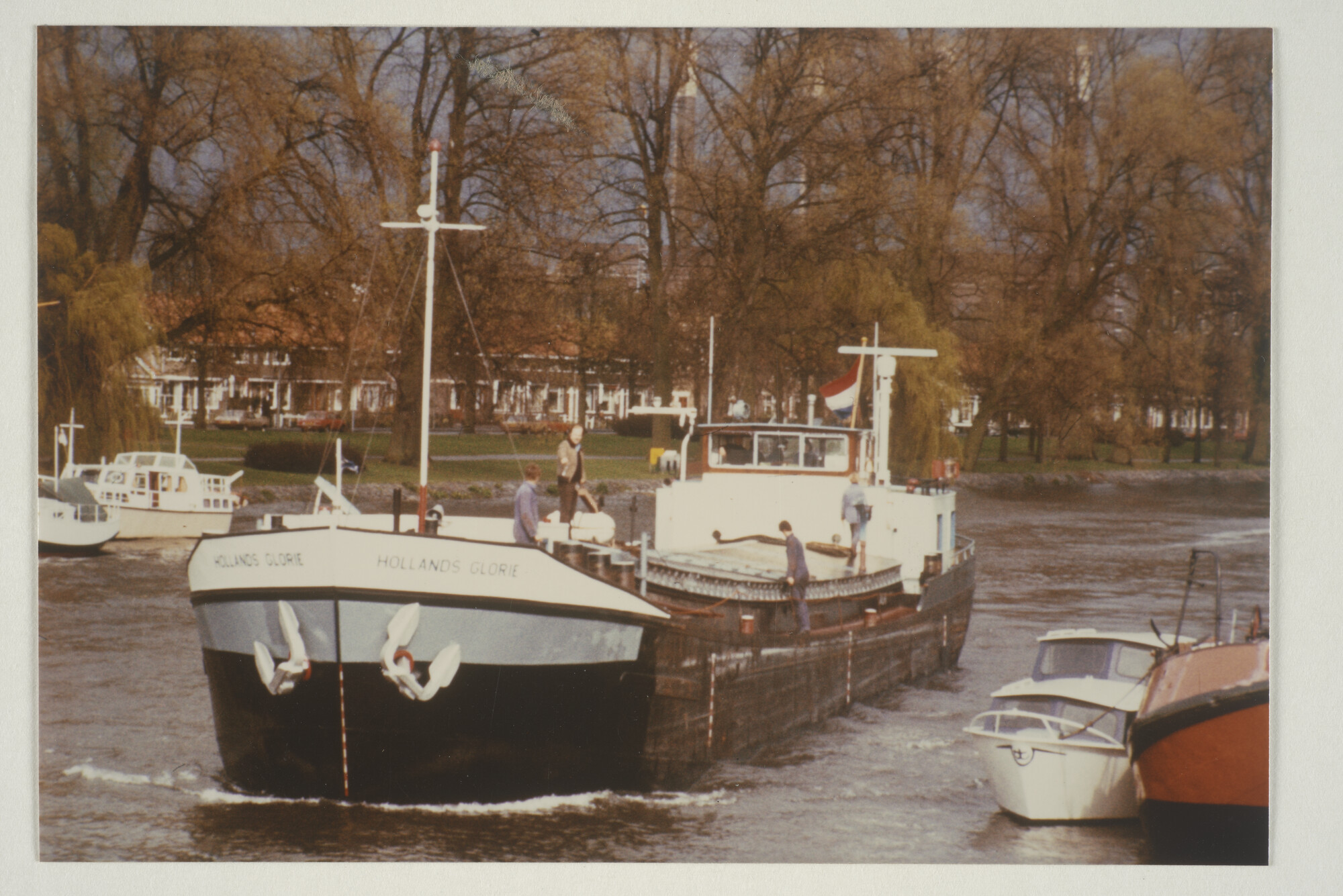 1997.1859; Kleurenfoto van de motorkempenaar Hollands Glorie (ex- Ameland & [...]; foto