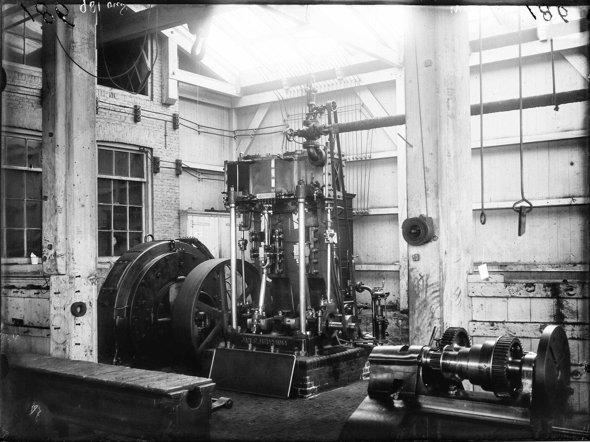 S.1156(06)262a2; Glasnegatief van de nieuwe stoomketel voor het ss. Stad Zwolle; negatief
