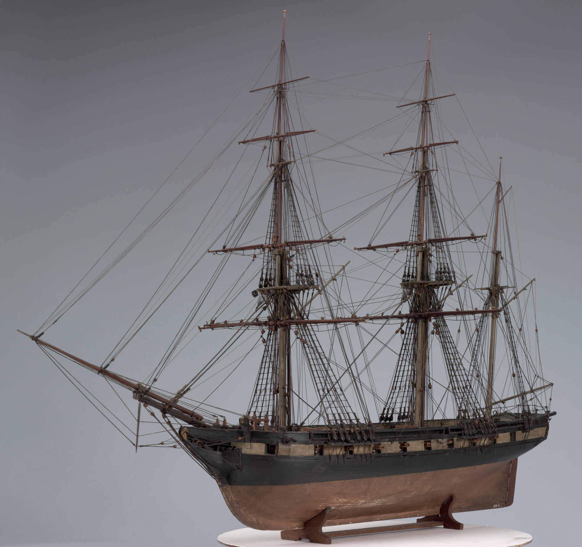 A.0111(03); Model van een driemaster; scheepsmodel