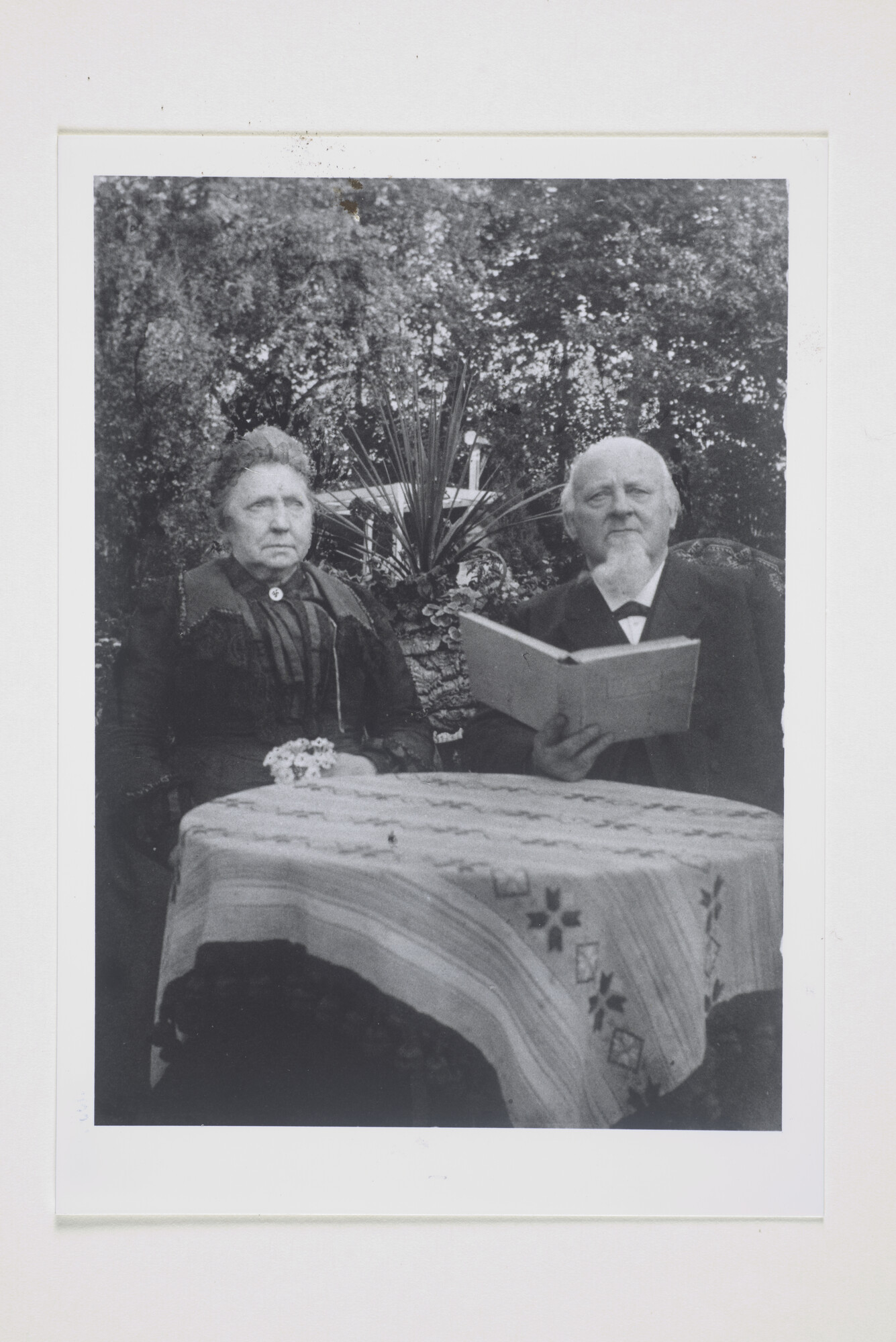 2000.1888; De heer H.P. Hazewinkel en zijn vrouw [reproductiefoto]; foto