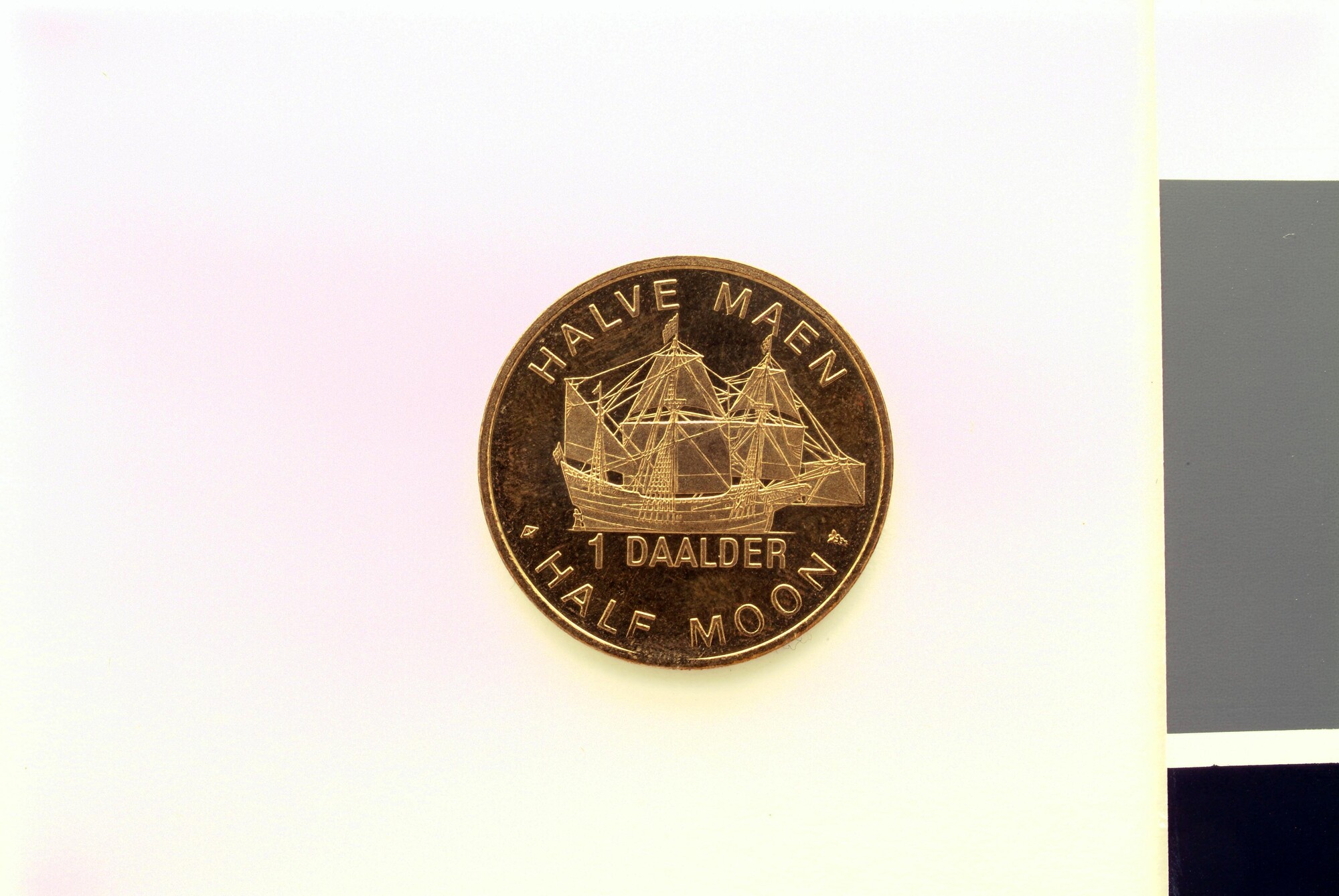 2004.5801; Half Moon Daalder; munt