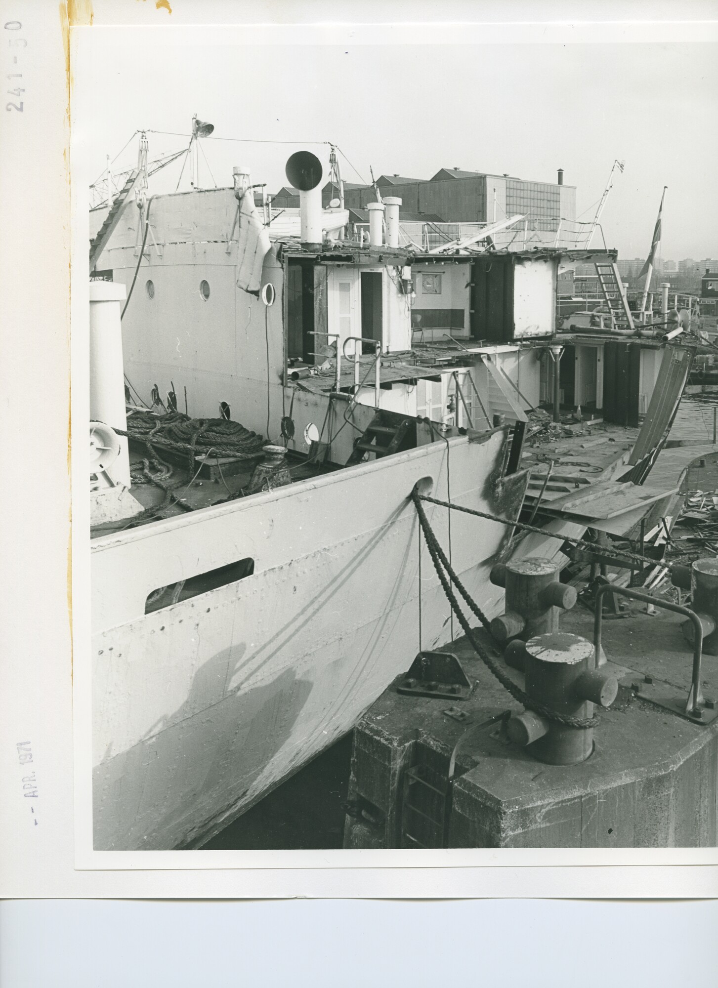 S.5444(5237)09; Foto van de reparatie van de aanvaringsschade aan het vrachtschip Tasmania; foto