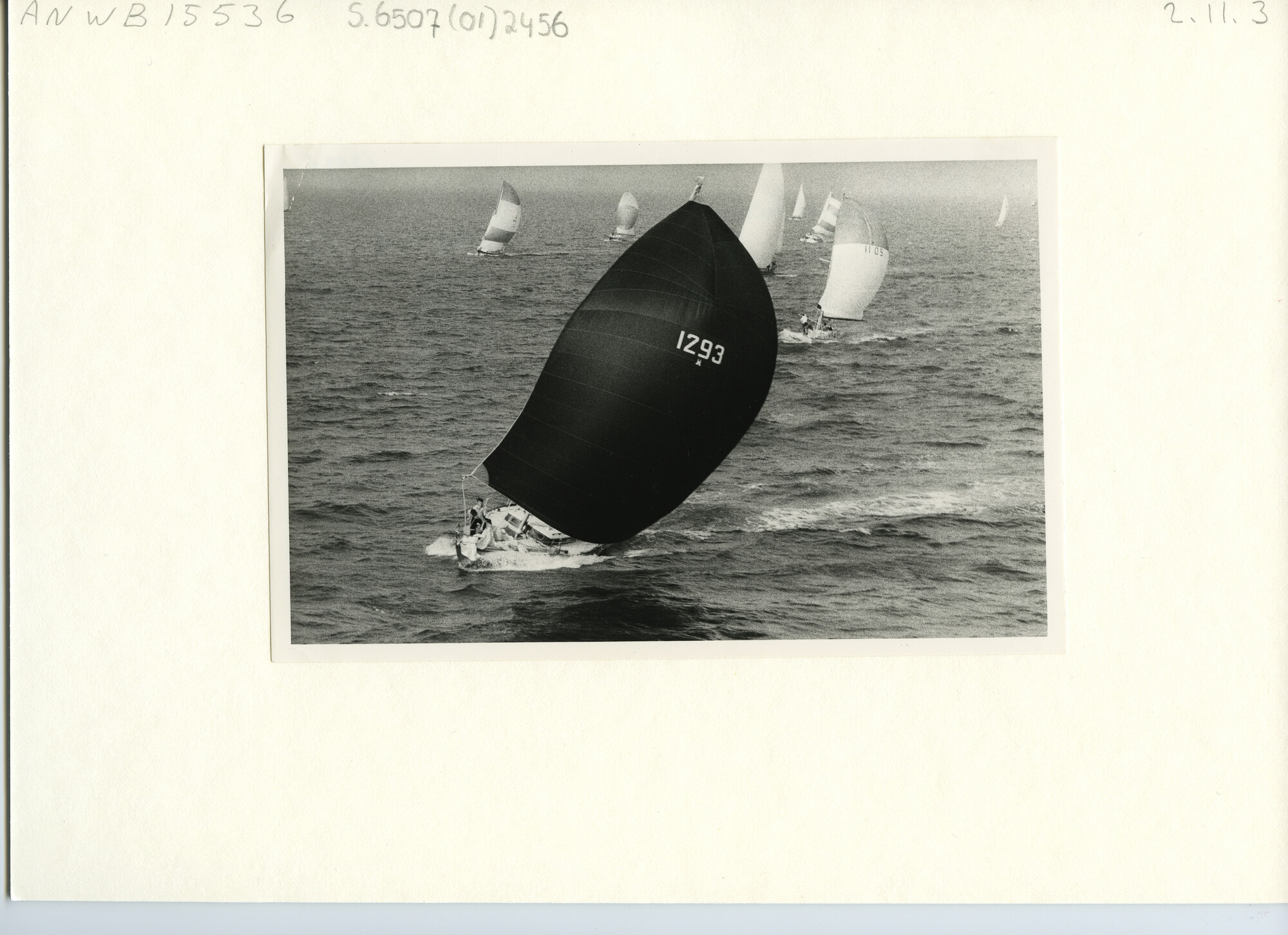 S.6507(01)2456; Voor de wind op zee zeilende deelnemers aan de Veronica-race 1970; foto