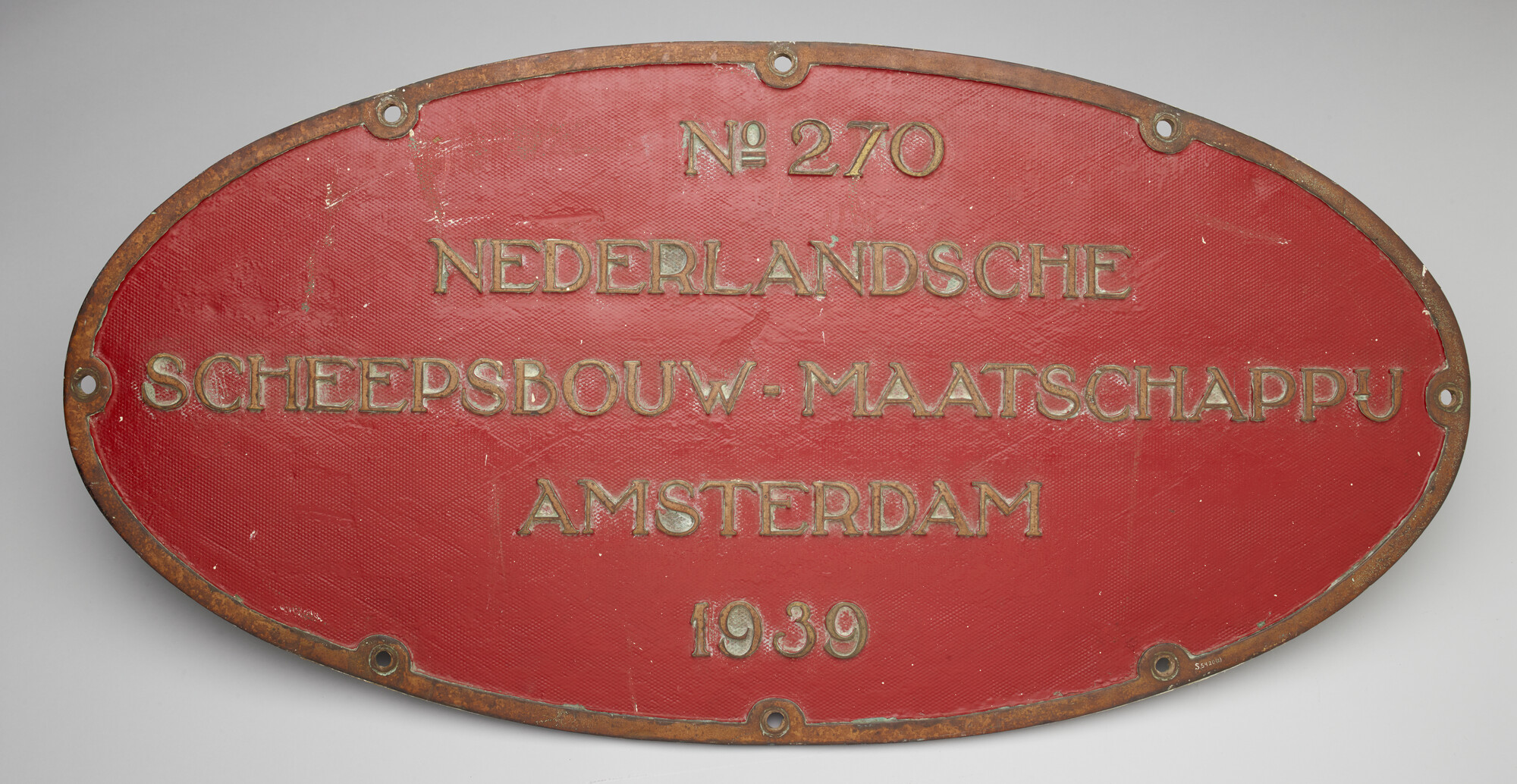 S.5420(02); Ovalen bouwnummerplaat van het passagiersschip ms. Oranje van de SMN; nummerplaat