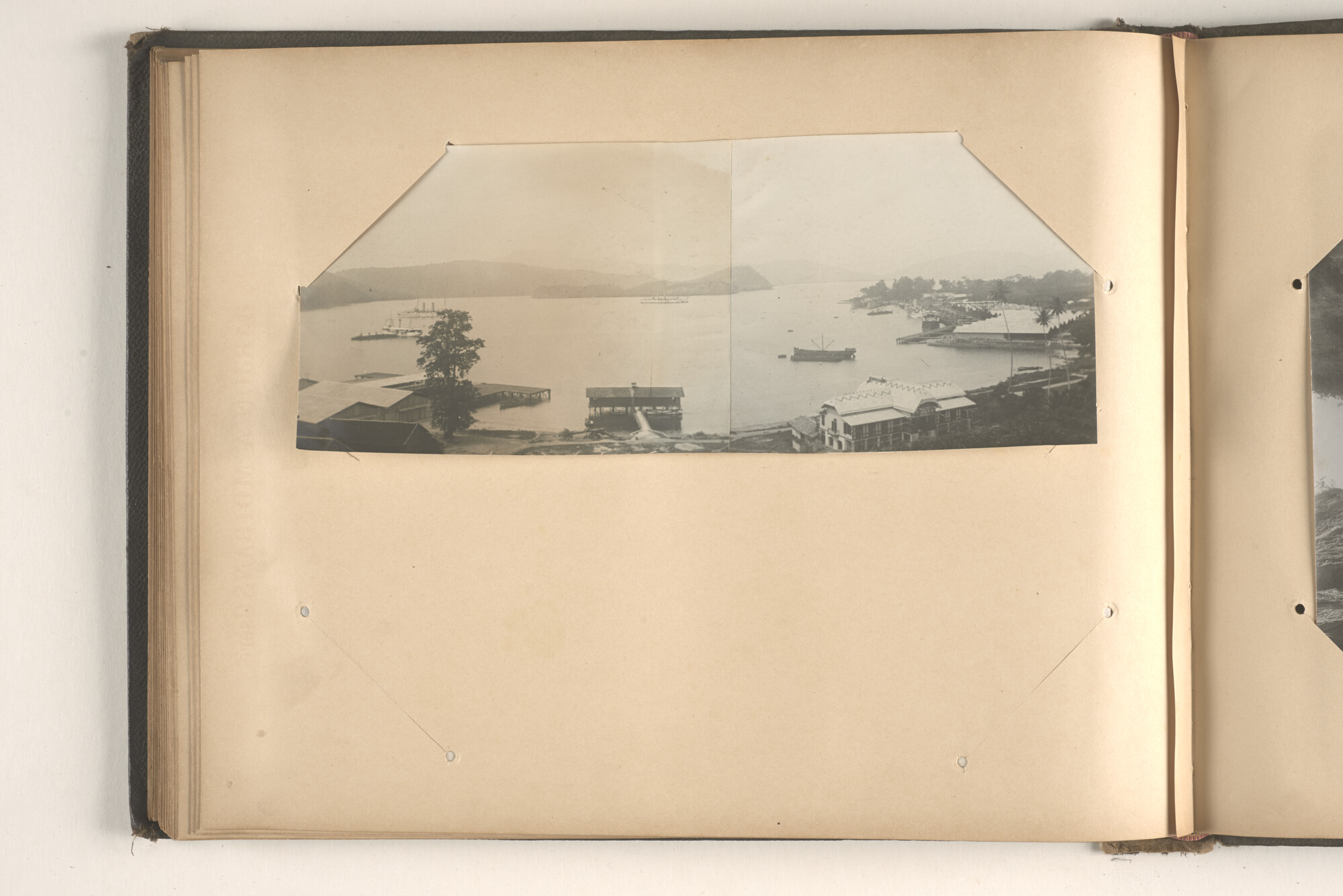 2015.0862; Fotoalbum met souvenirfoto’s verzameld tijdens de reizen van James Reginald Filz, 18 oktober 1901 t/m september 1904; fotoalbum
