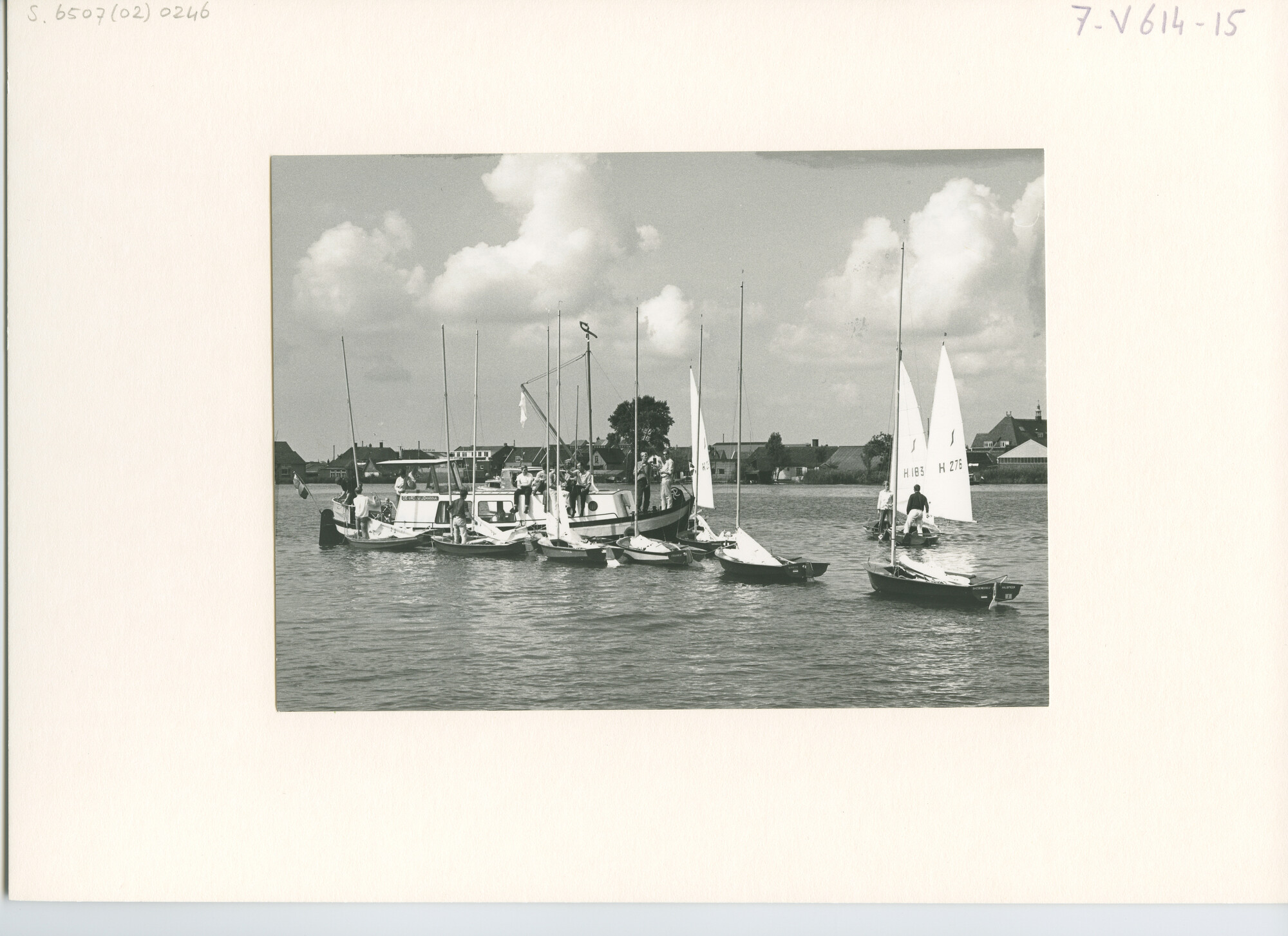 S.6507(02)0246.01; Zwart-wit foto van het Nederlands Kampioenschap Solo 1967 op het Braassemermeer; foto