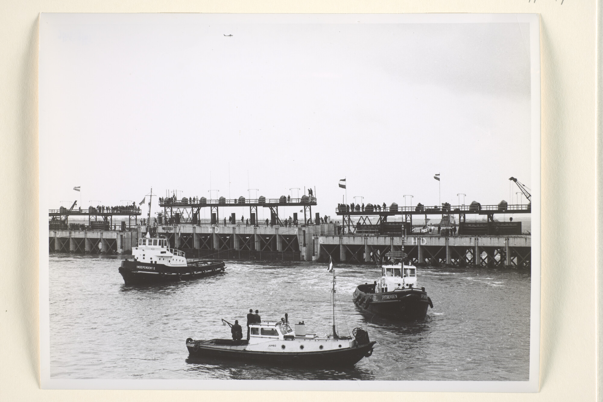 1996.3496; Fotos van de afsluiting van het Volkerak in het kader van het Deltaplan [...]; fotoreportage
