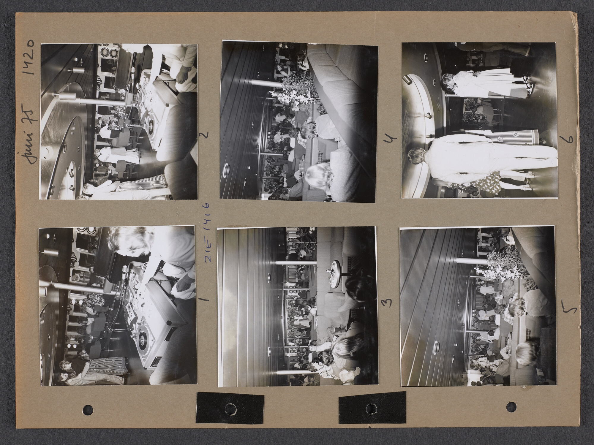 S.9102(36); Multomap met foto's door Ben Burgers, samengesteld door de Vereniging De Amsterdamsche Haven; foto