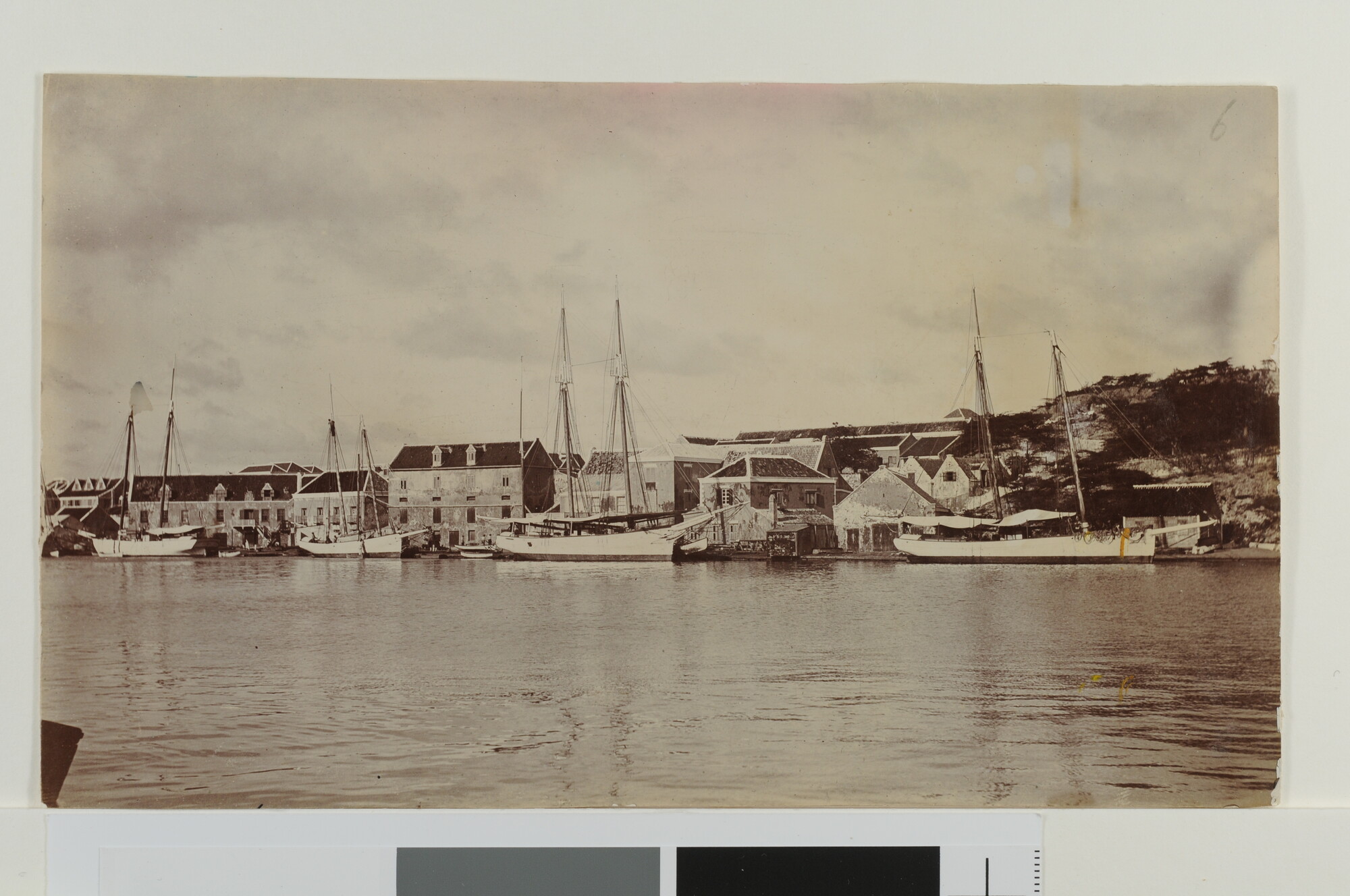 1997.1204; De St. Anna Baai te Willemstad (Curaçao), Otrabanda; foto