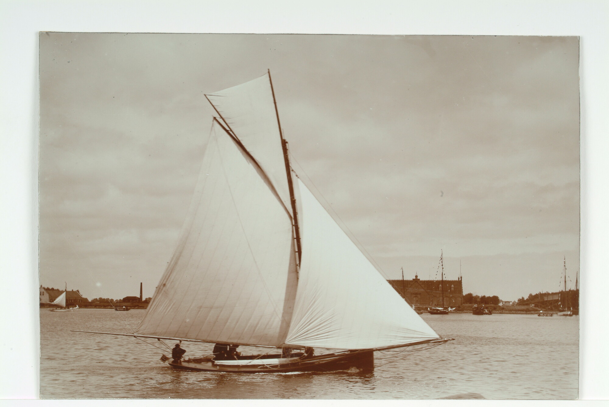 S.7166(47); Midzwaardjacht 'Yum-Yum' bij Nieuwendam; foto