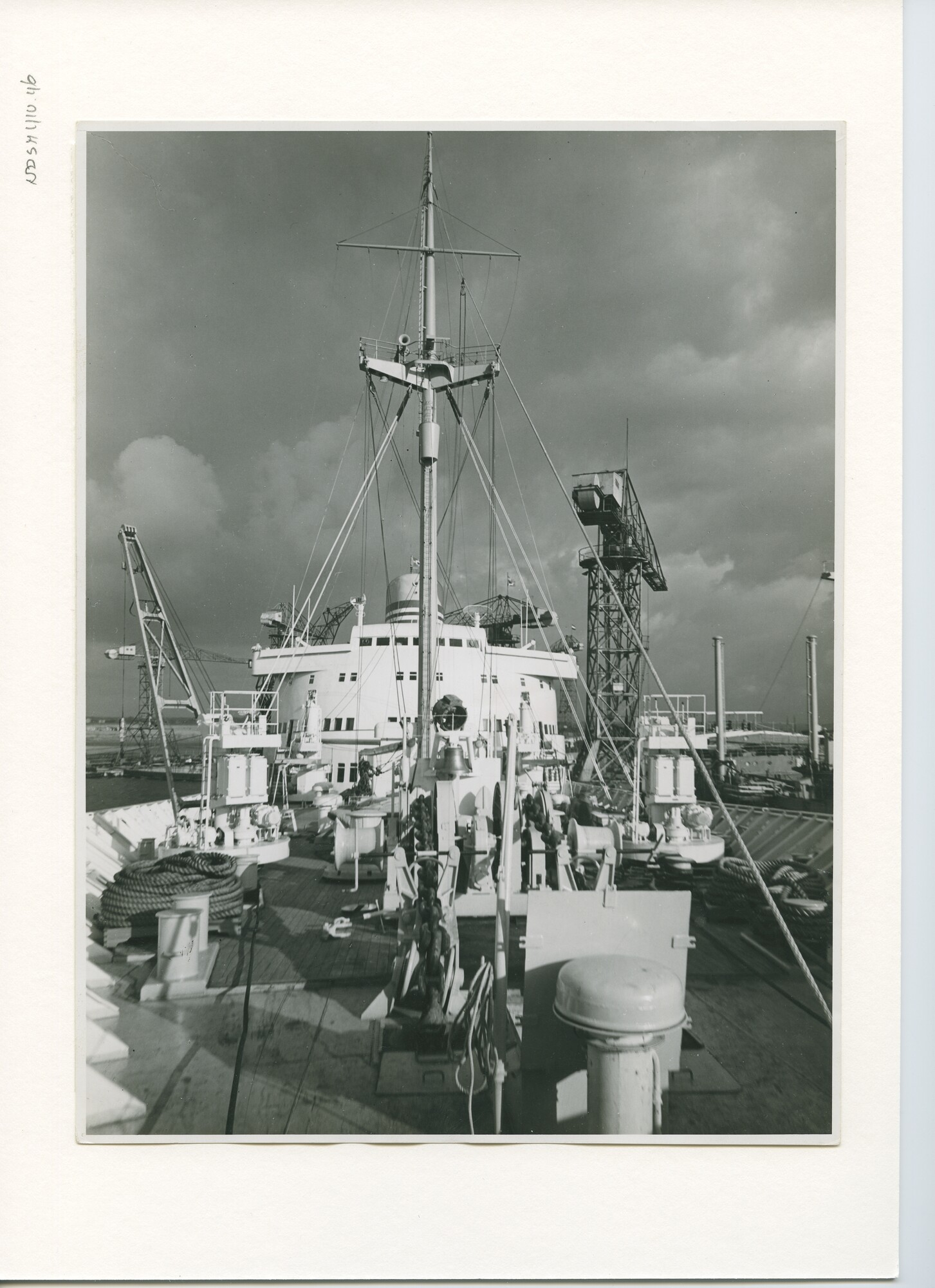 S.5444(1832)02; Foto genomen aan boord van het Noorse passagiersschip ms. Oslofjord, tijdens afbouw bij de NDSM; foto
