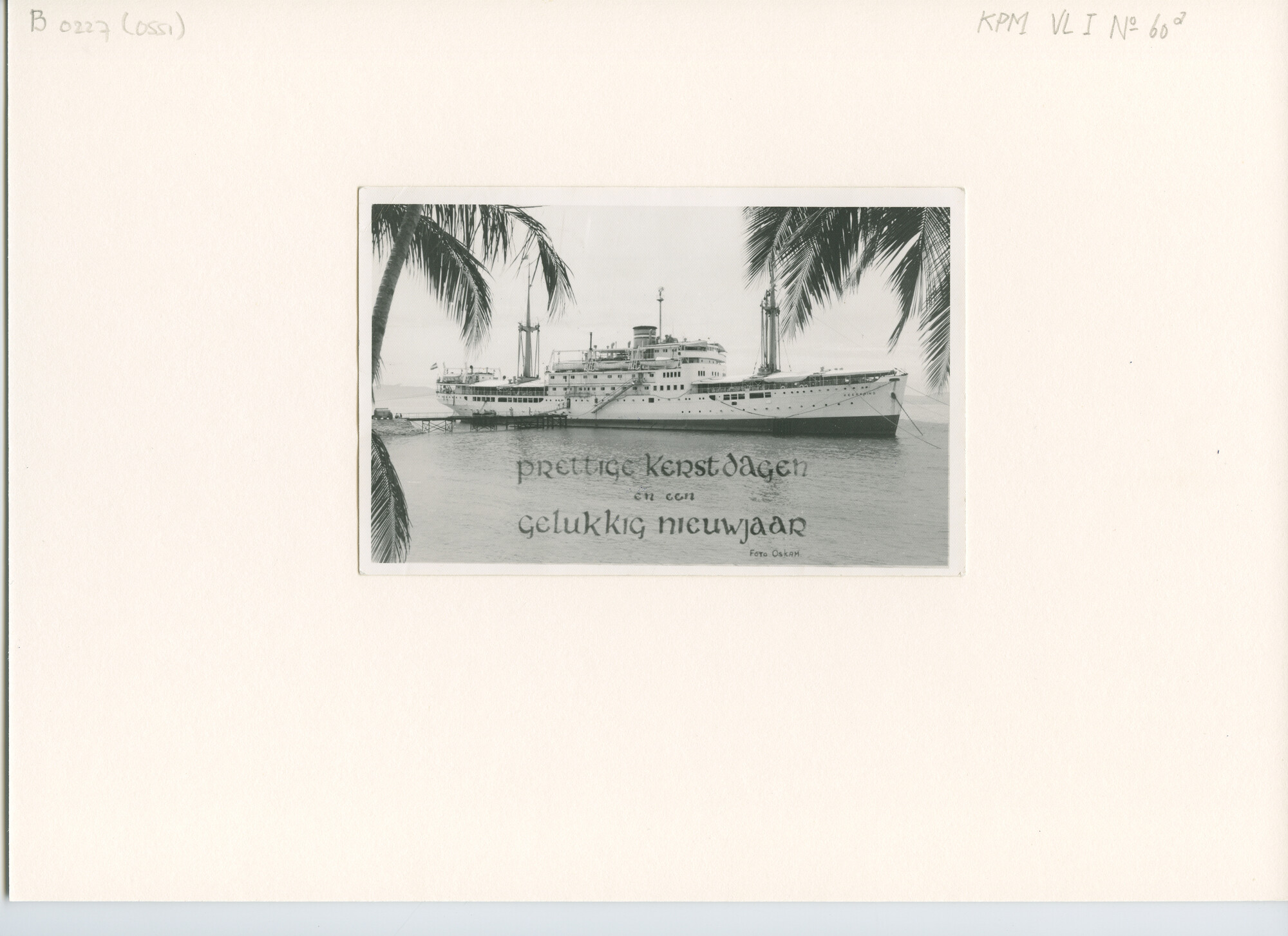 B.0227(0551); Kerst- en nieuwjaarskaart van het logementschip Keerkring (ex- passagiersschip ms. Van Riemsdijk van de KPM) [...]; foto