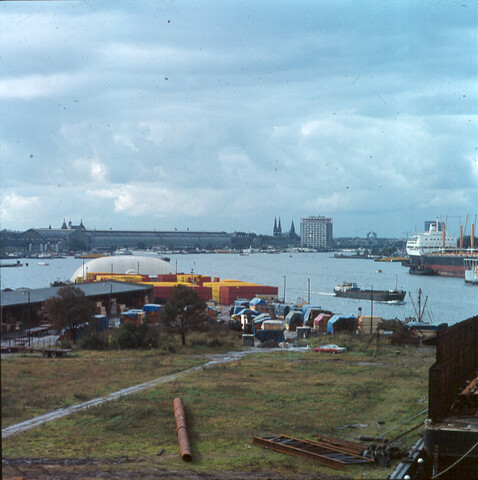 S.9100(7879); Gezicht op het IJ te Amsterdam; diapositief