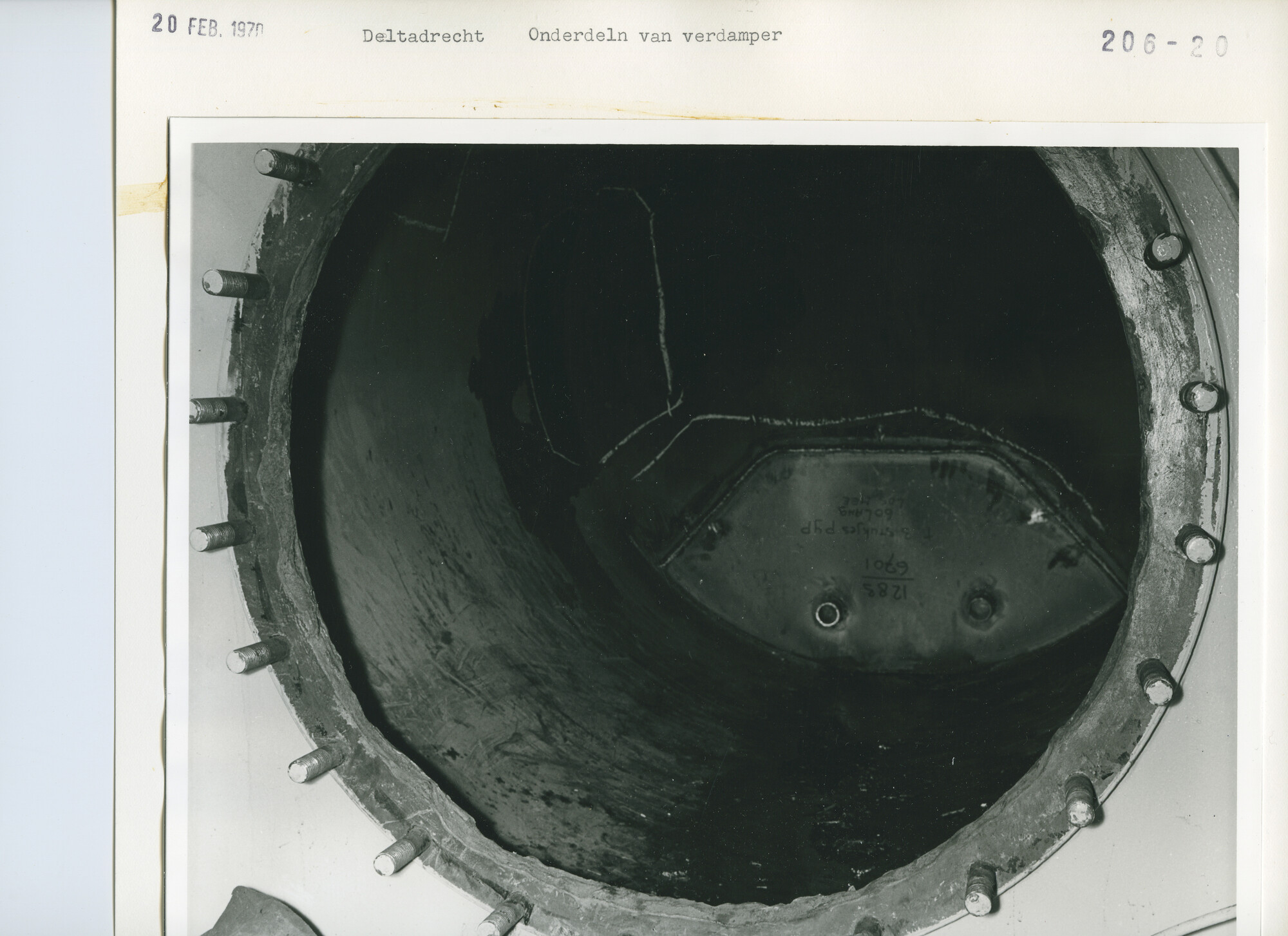 S.5444(5093)8; Foto van schade aan de verdamper van de bulkcarrier ms. Deltadrecht van Phs. van Ommeren; foto