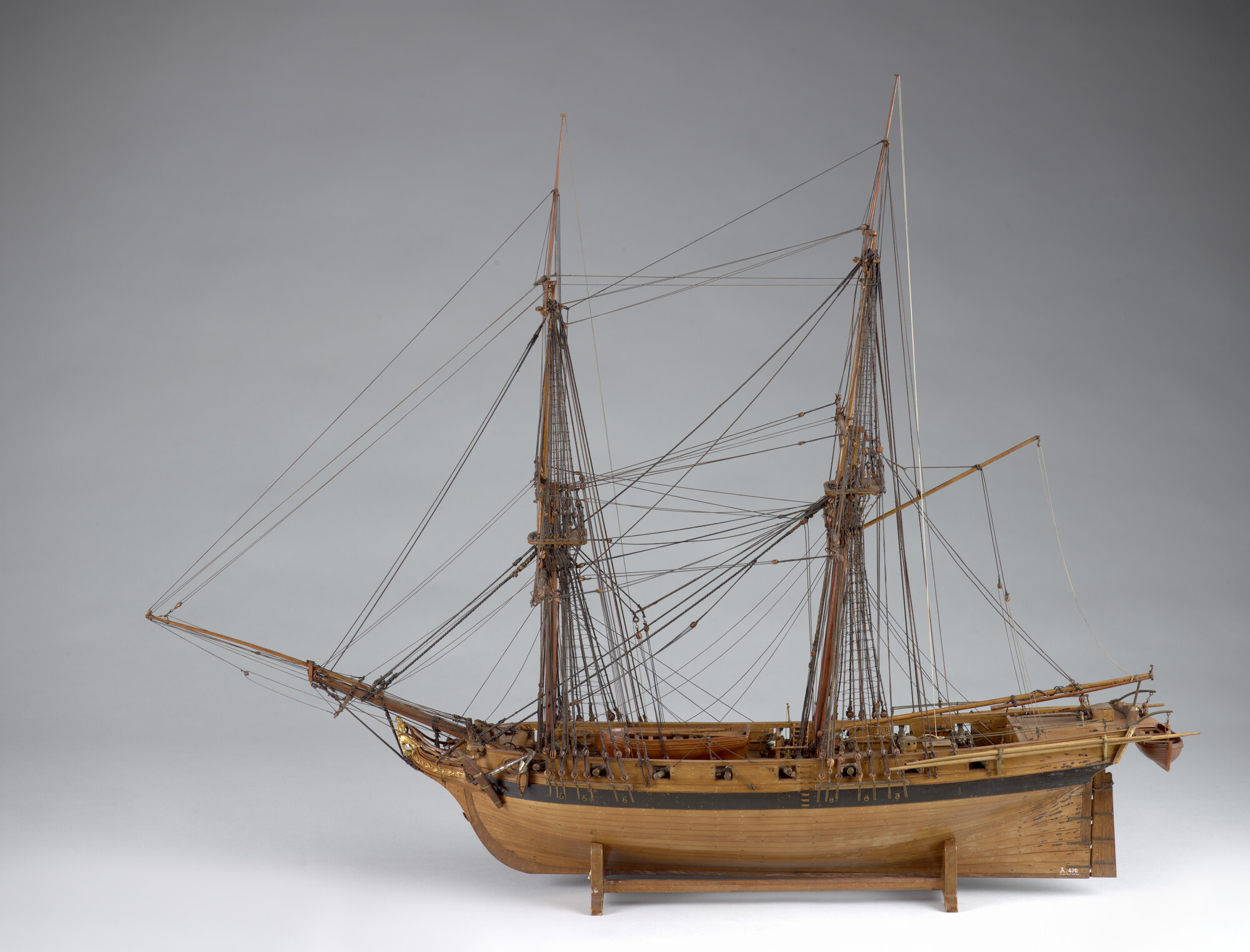 A.0470; Model van de brik Atalante van 16 stukken; scheepsmodel