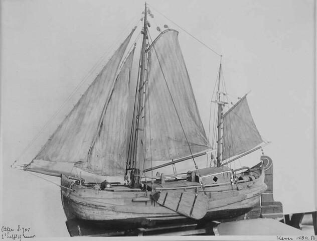 S.0705; Model van een pleit of tjalk; scheepsmodel