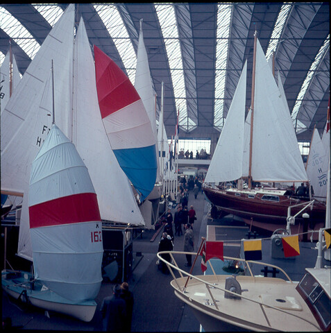 S.9100(0659); Watersport-tentoonstelling van de "HISWA" te Amsterdam; diapositief