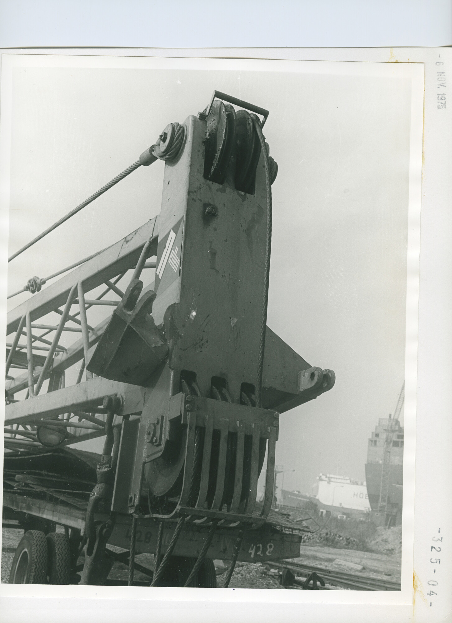 S.5444(5801)4; Foto van een ongeval met een boordkraan; foto