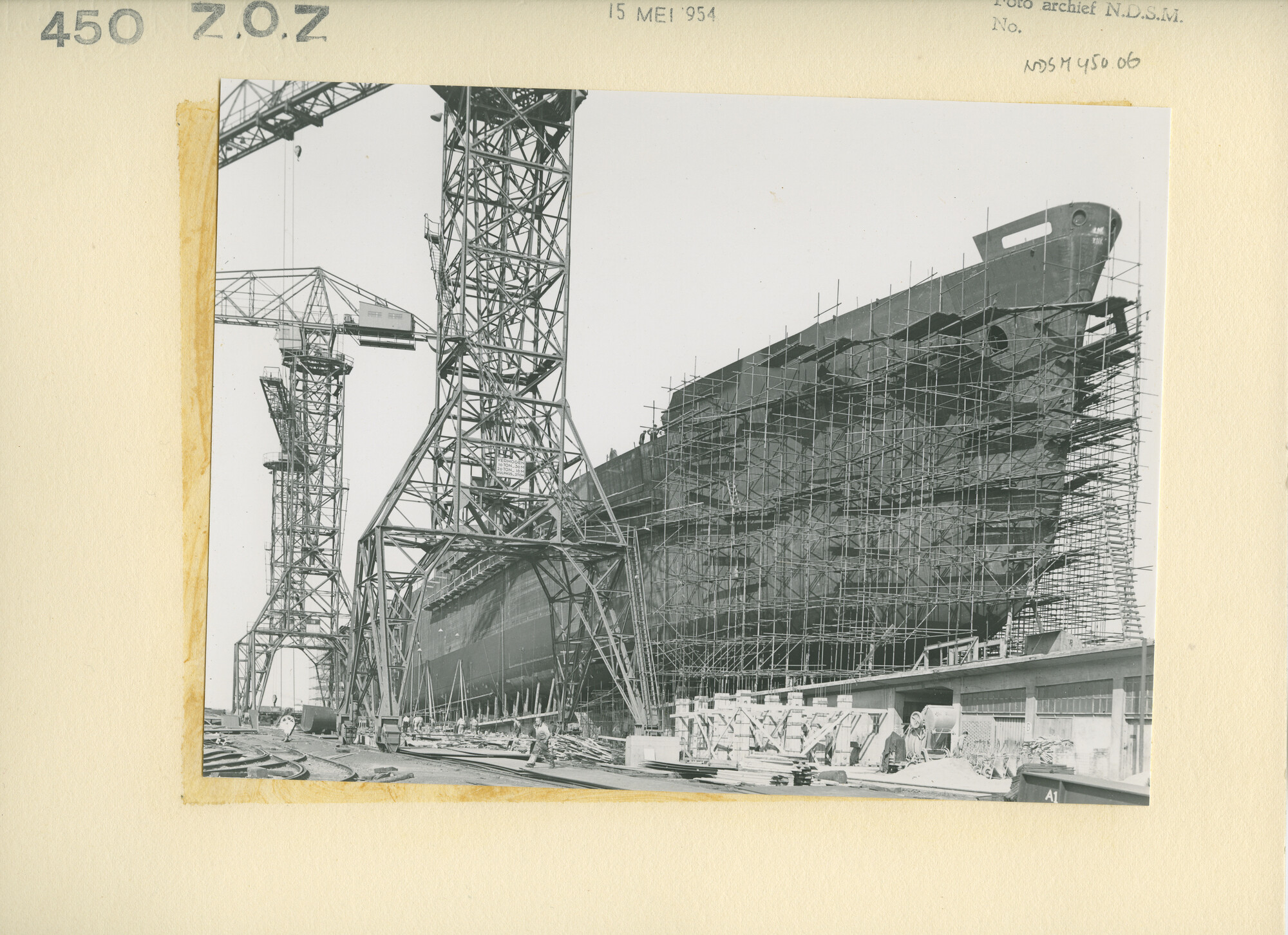 S.5444(02327); De tanker ts. Sylvan Royal in aanbouw bij de Nederlandsche Dok en [...]; foto